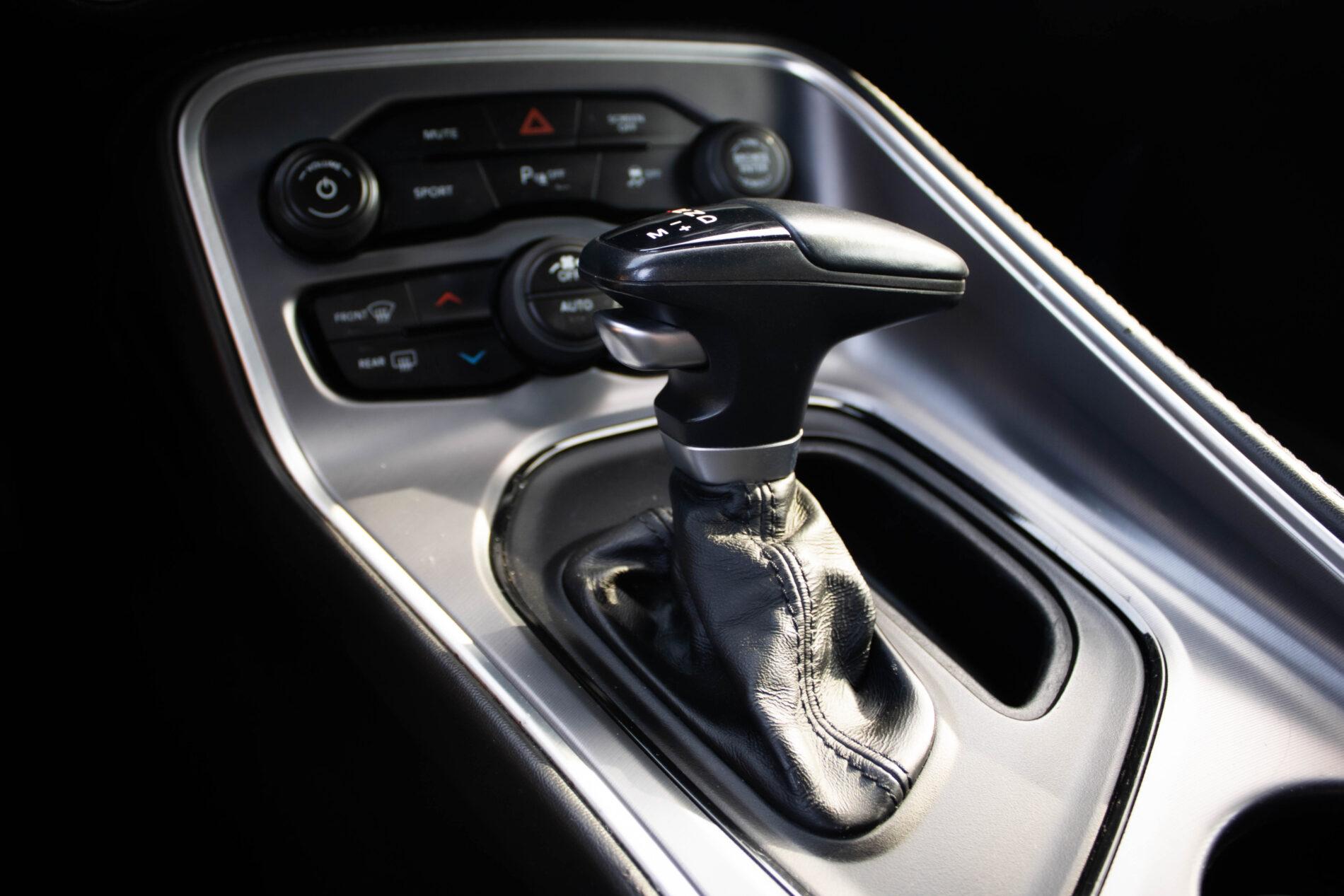 2019 Dodge Challenger, bílá kupé, 85 128 km