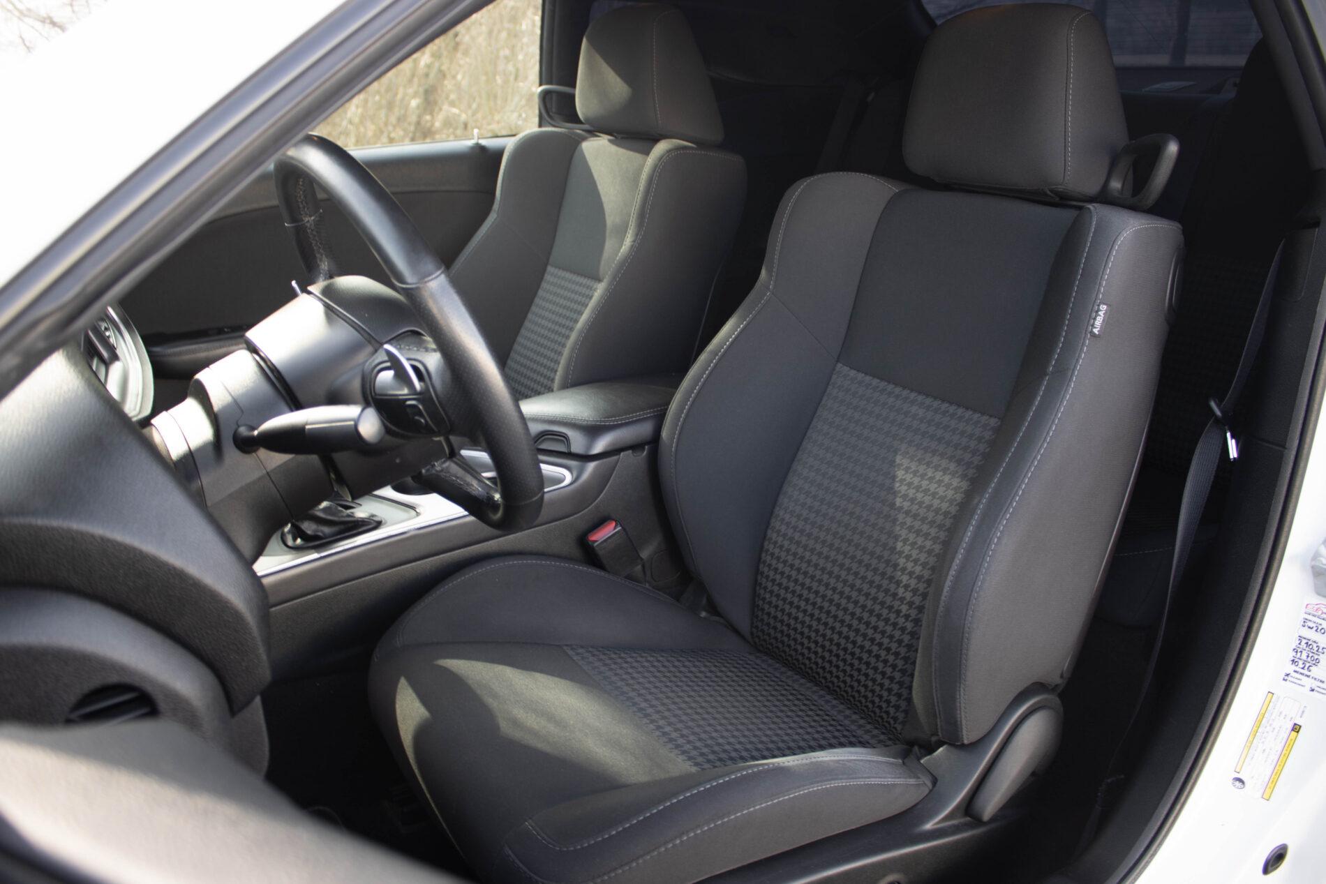 2019 Dodge Challenger, bílá kupé, 85 128 km