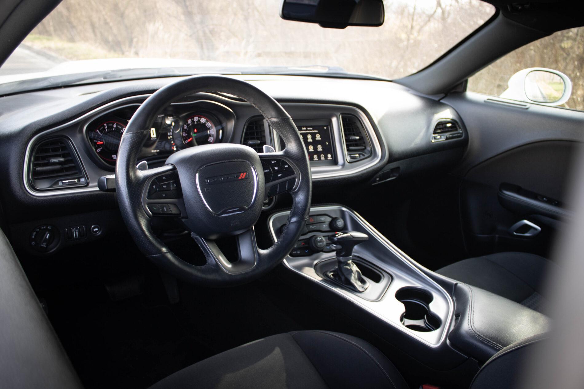 2019 Dodge Challenger, bílá kupé, 85 128 km