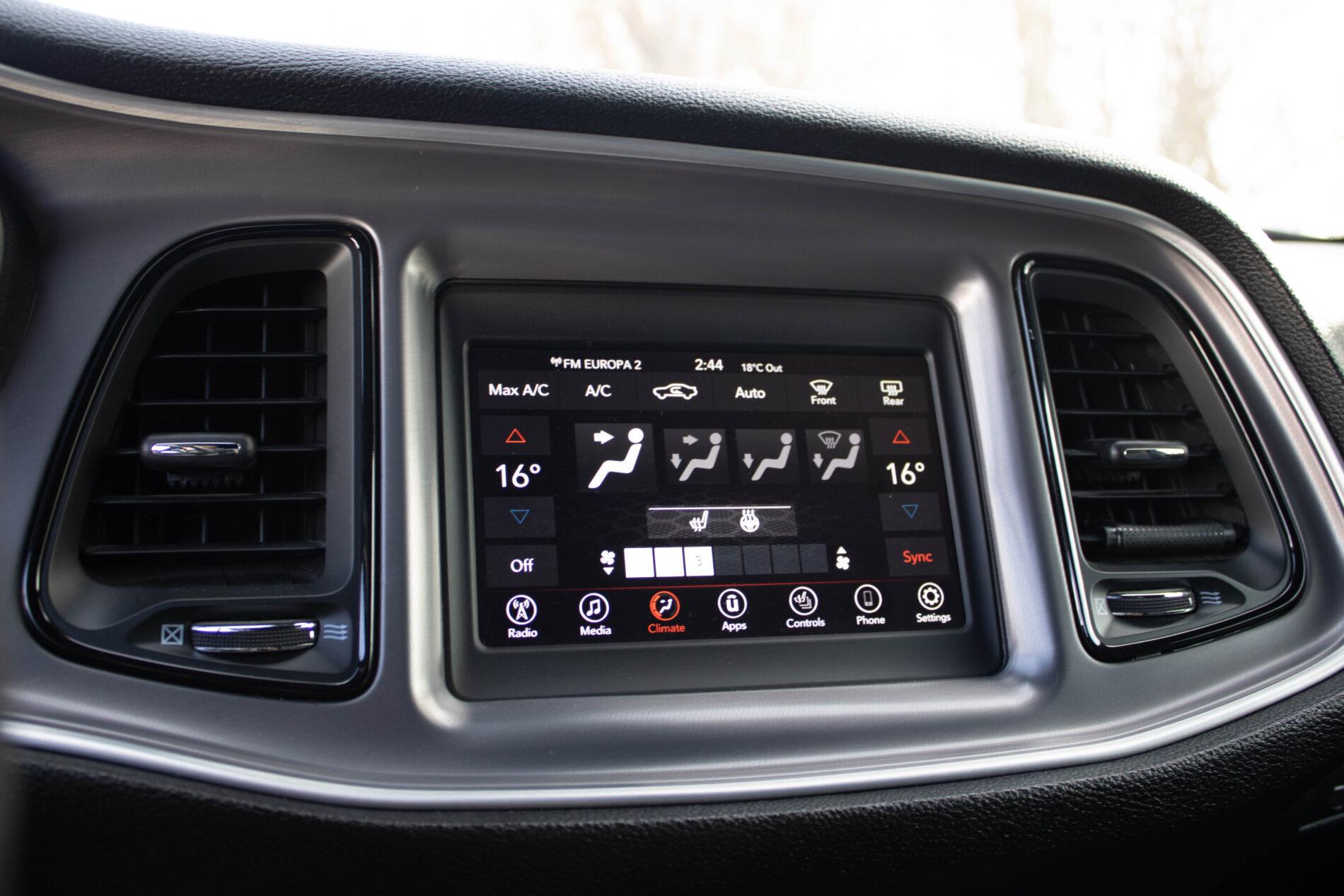 2019 Dodge Challenger, bílá kupé, 85 128 km