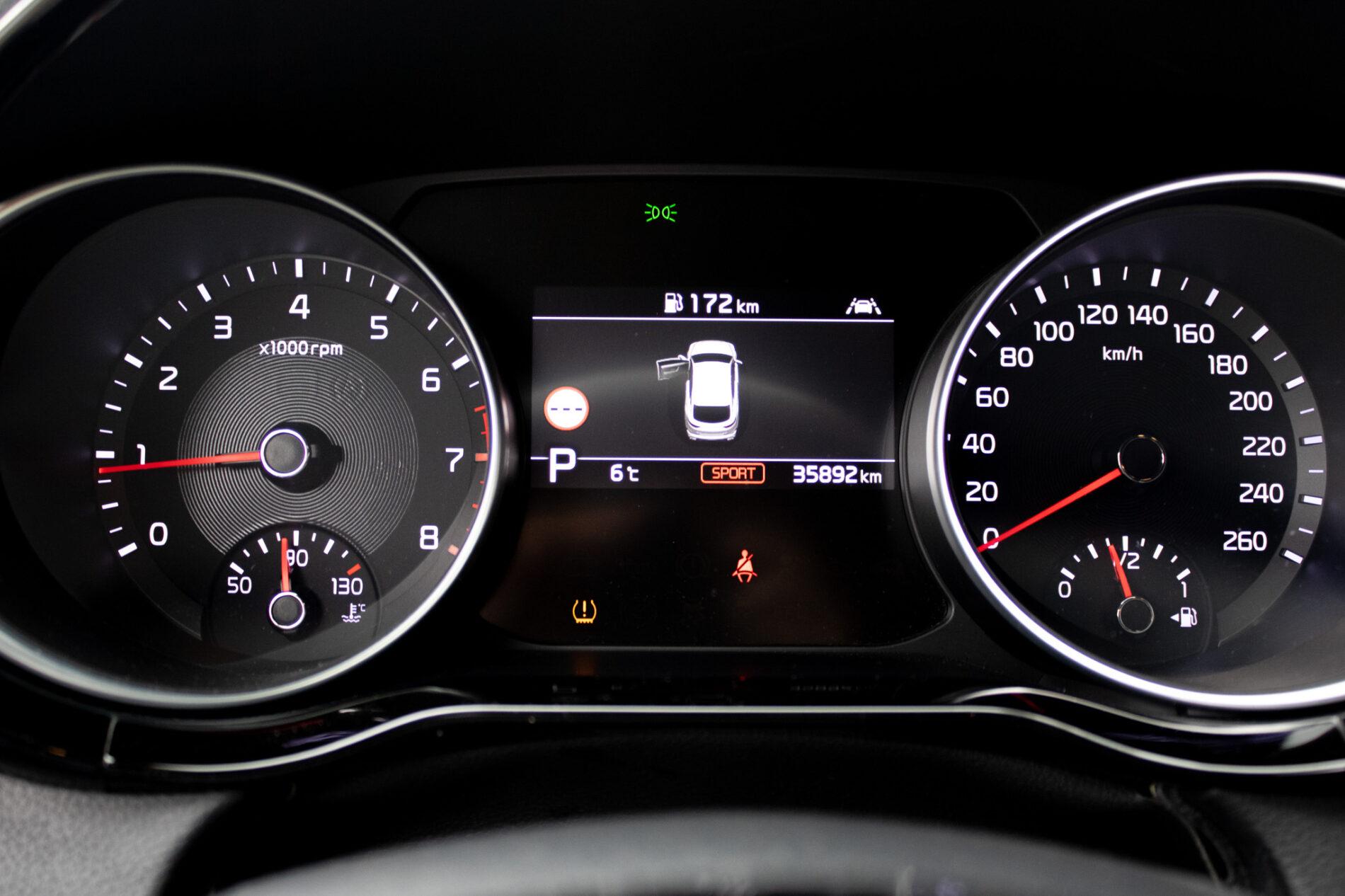 2019 Kia ProCeed GT, bílá kombi, 35 892 km