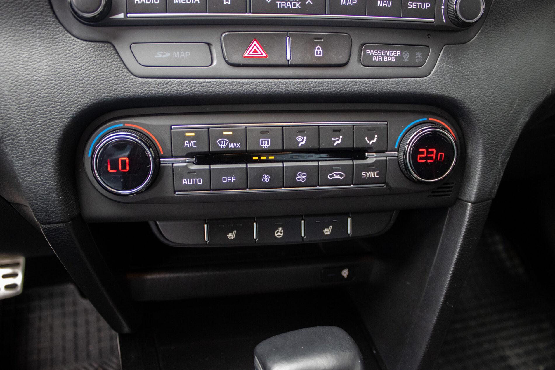 2019 Kia ProCeed GT, bílá kombi, 35 892 km
