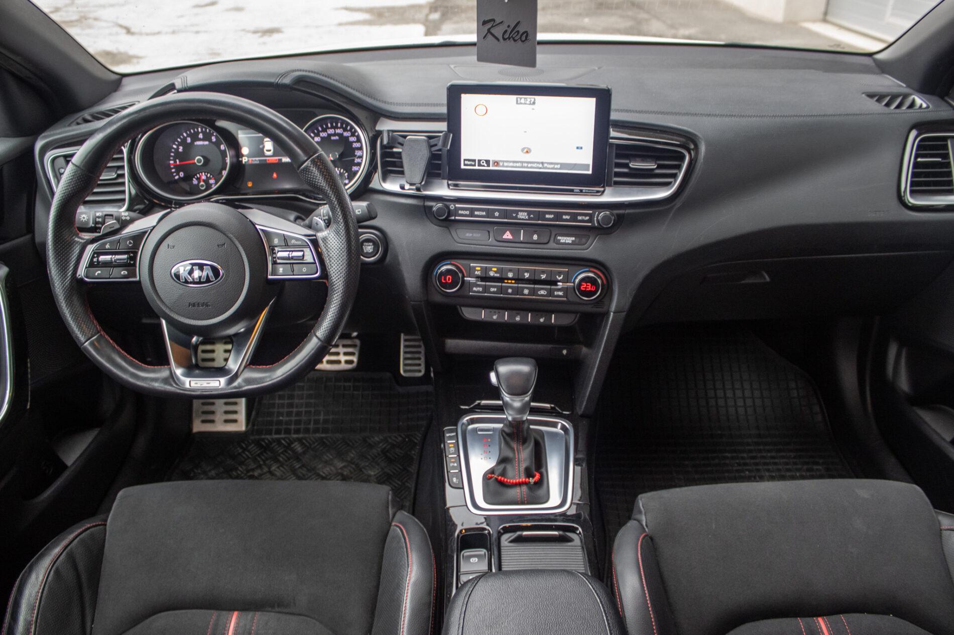 2019 Kia ProCeed GT, bílá kombi, 35 892 km