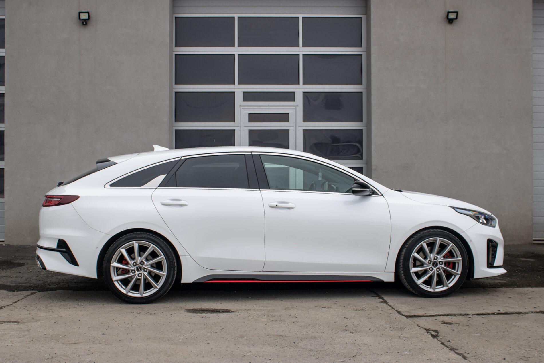 2019 Kia ProCeed GT, bílá kombi, 35 892 km