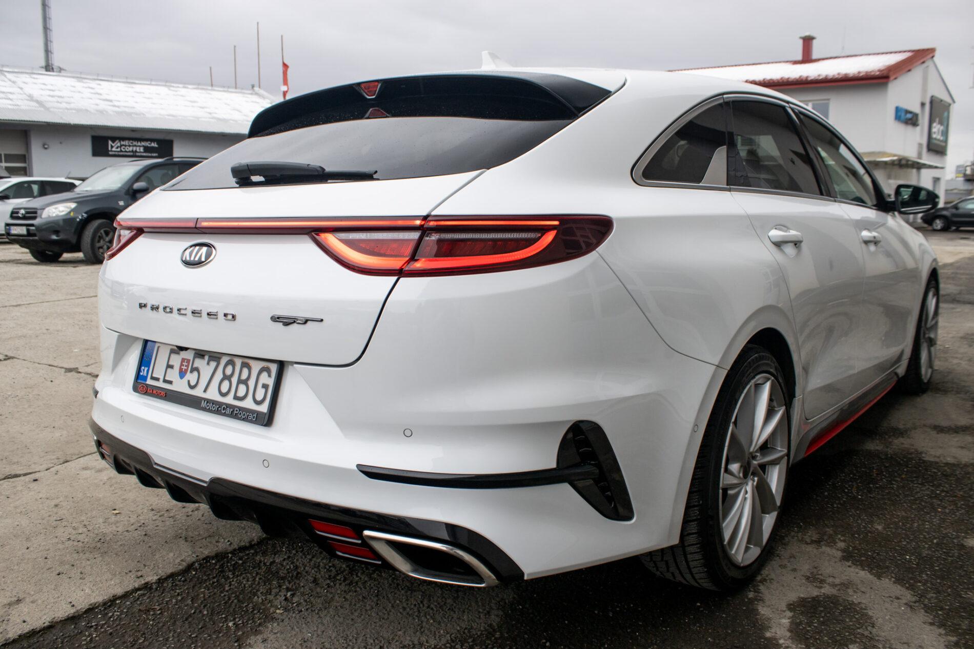 2019 Kia ProCeed GT, bílá kombi, 35 892 km