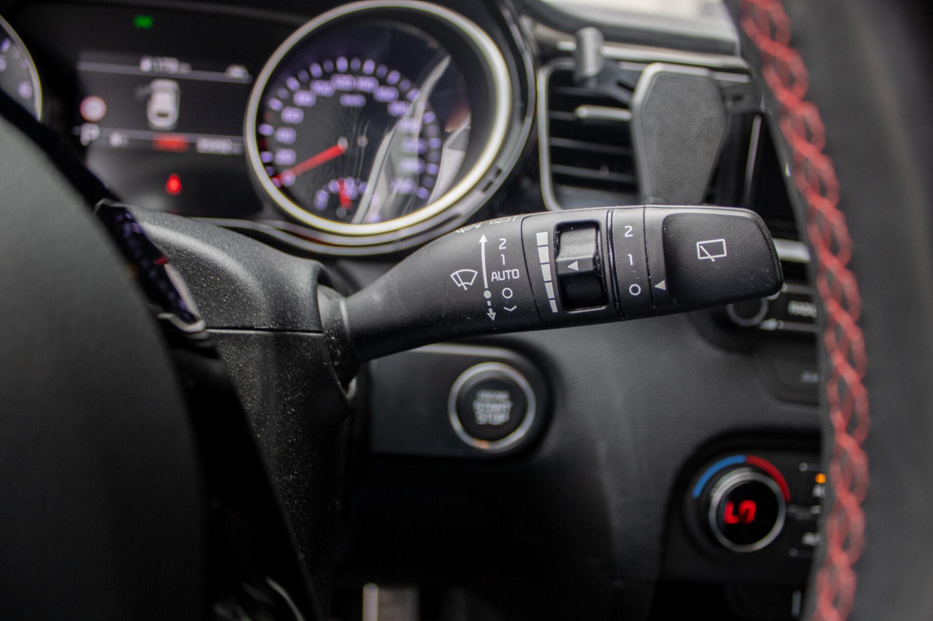 2019 Kia ProCeed GT, bílá kombi, 35 892 km