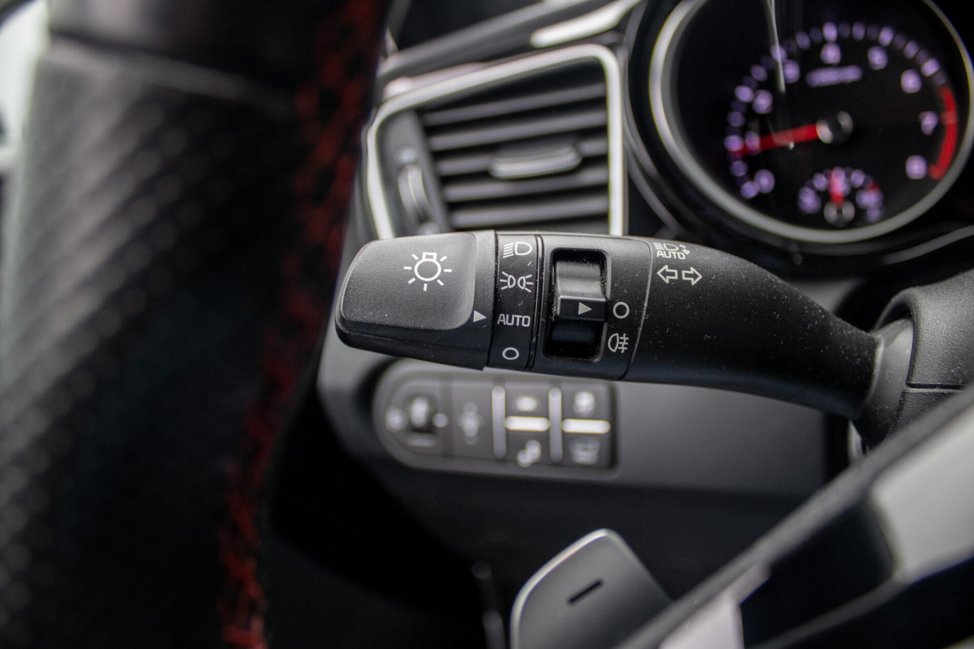 2019 Kia ProCeed GT, bílá kombi, 35 892 km