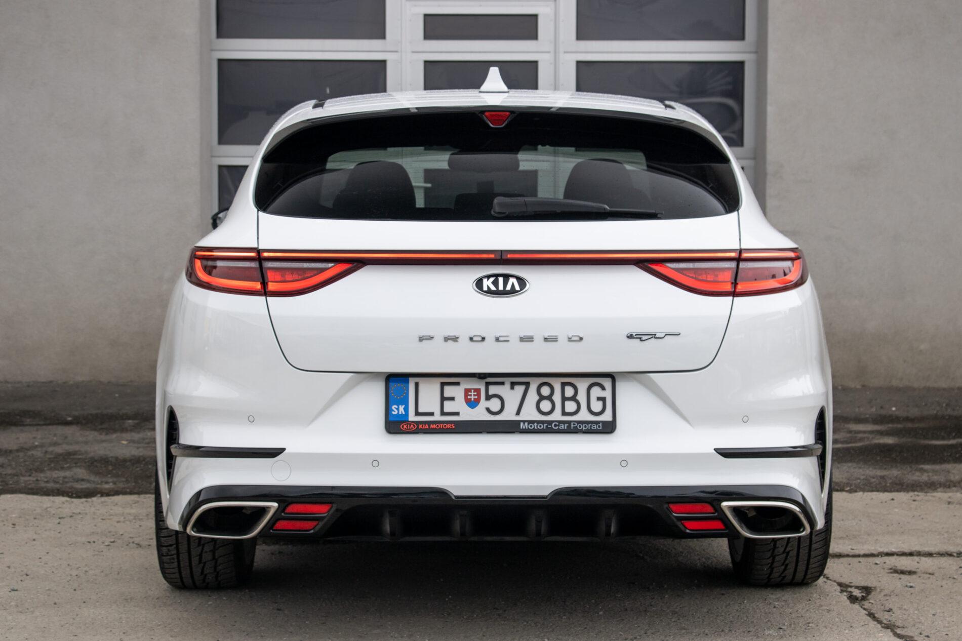 2019 Kia ProCeed GT, bílá kombi, 35 892 km