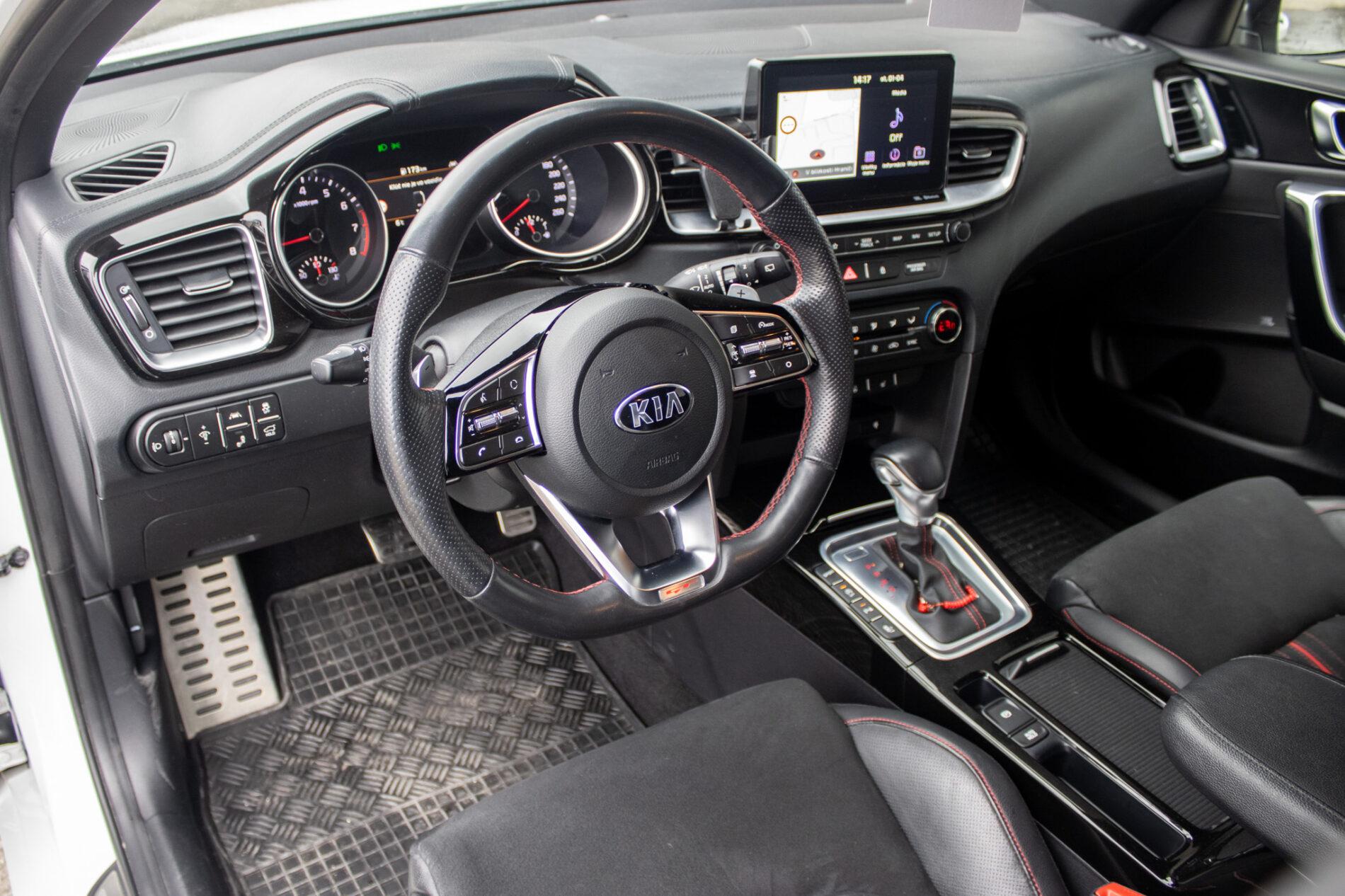 2019 Kia ProCeed GT, bílá kombi, 35 892 km