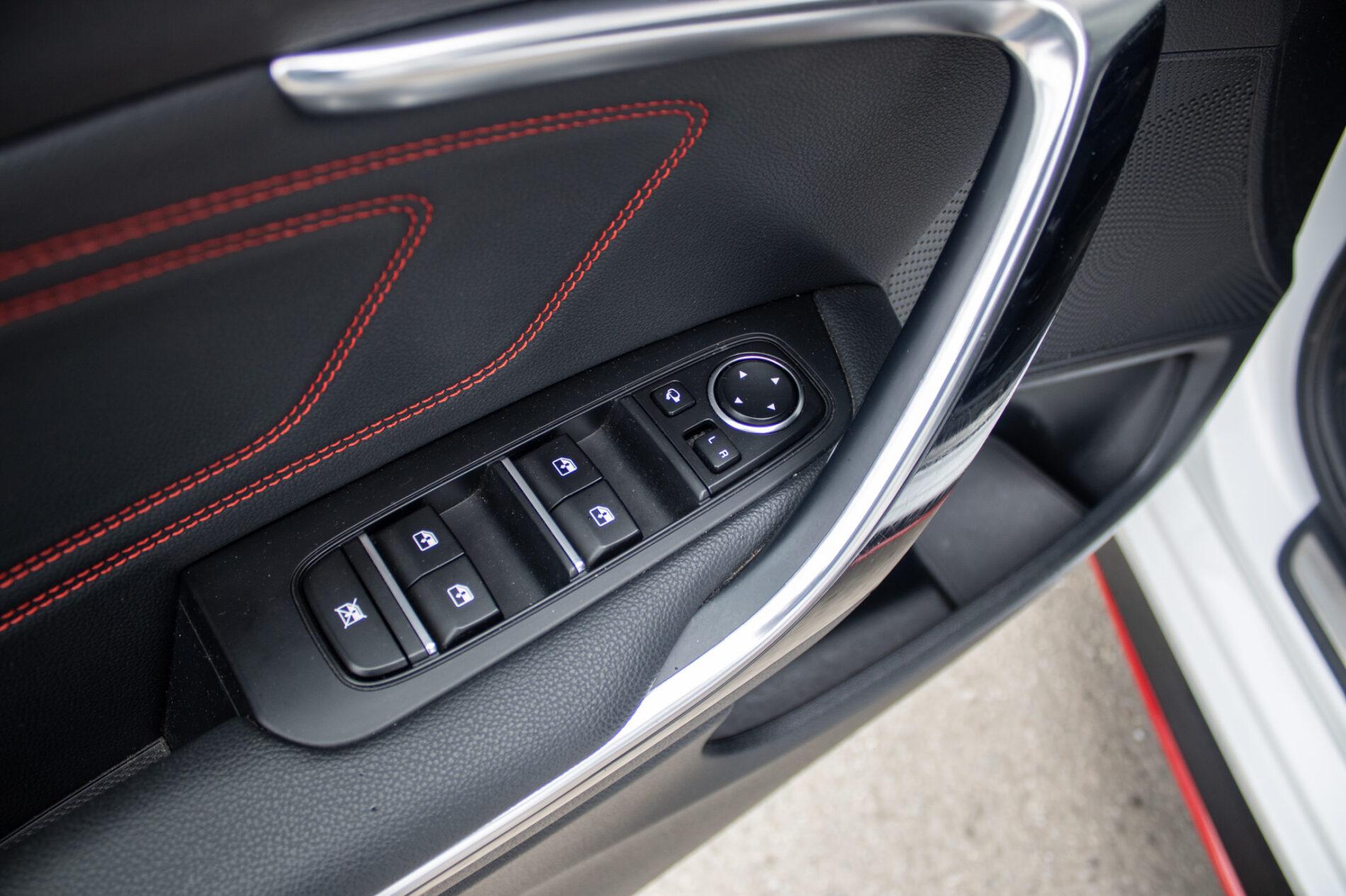 2019 Kia ProCeed GT, bílá kombi, 35 892 km