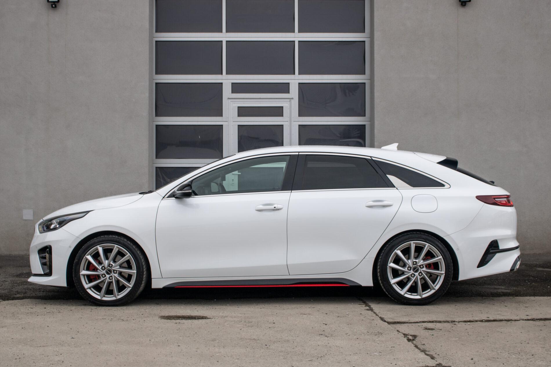 2019 Kia ProCeed GT, bílá kombi, 35 892 km