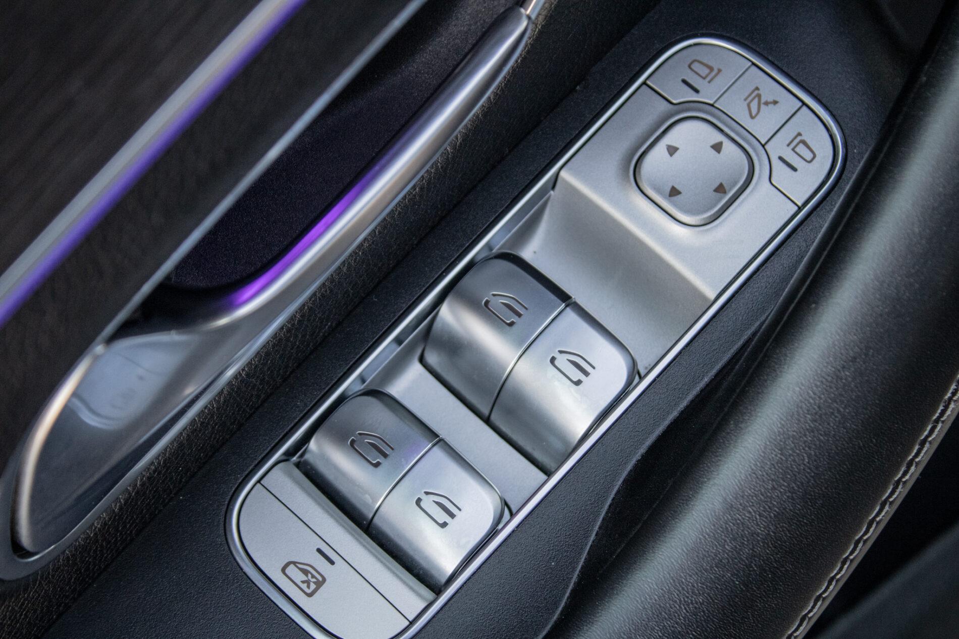 2020 Mercedes-Benz GLS 400d, šedá suv, 126 364 km