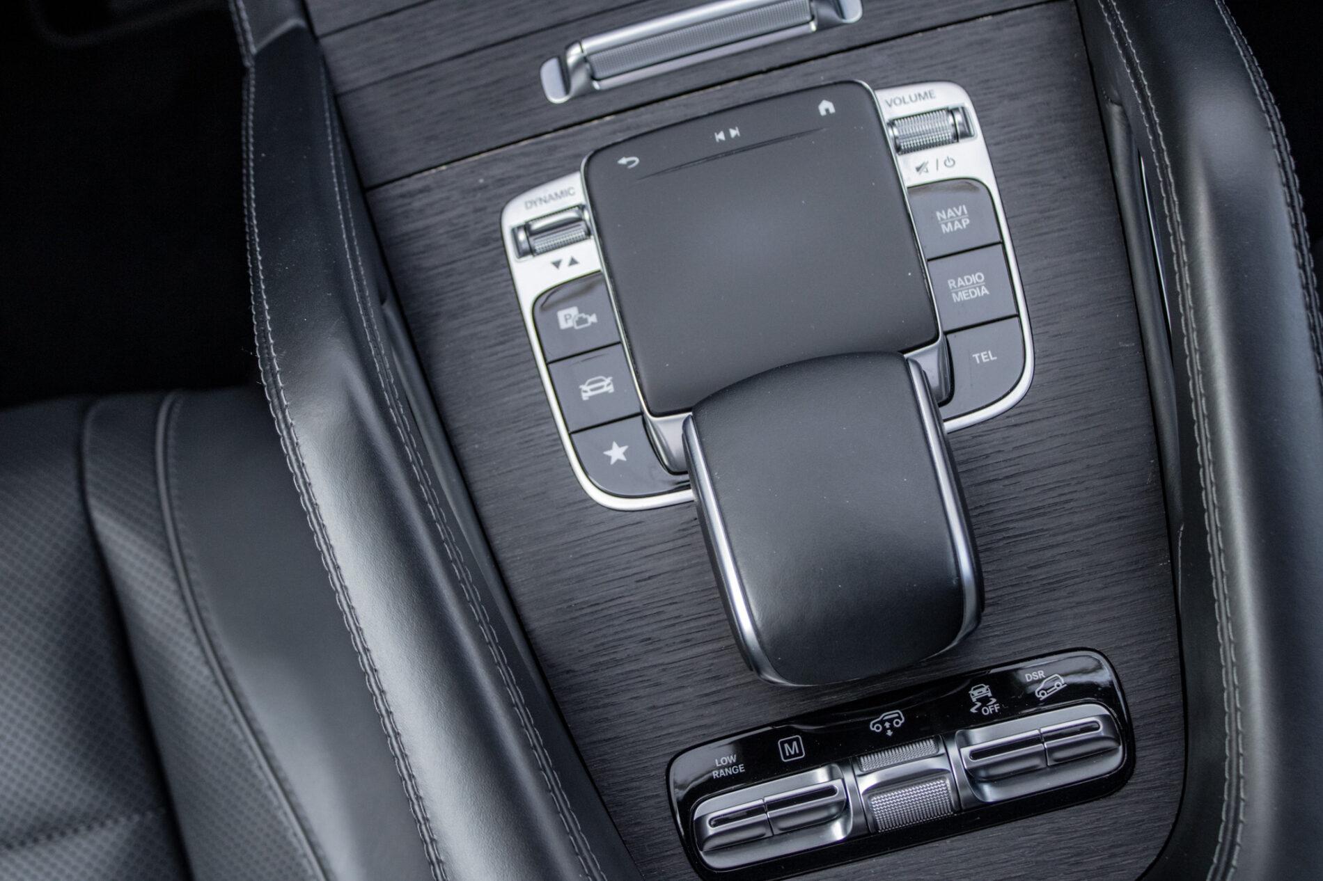 2020 Mercedes-Benz GLS 400d, šedá suv, 126 364 km