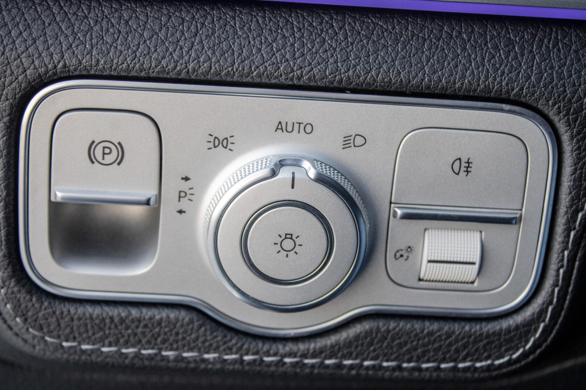 2020 Mercedes-Benz GLS 400d, šedá suv, 126 364 km