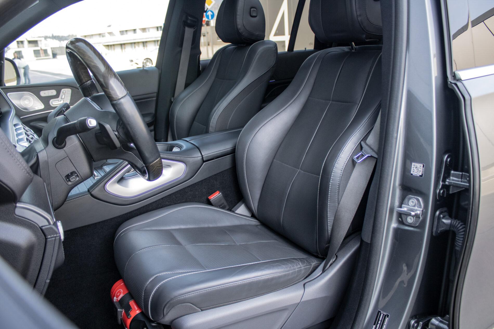 2020 Mercedes-Benz GLS 400d, šedá suv, 126 364 km