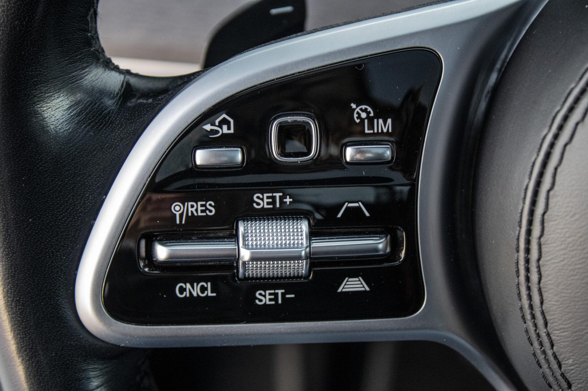 2020 Mercedes-Benz GLS 400d, šedá suv, 126 364 km
