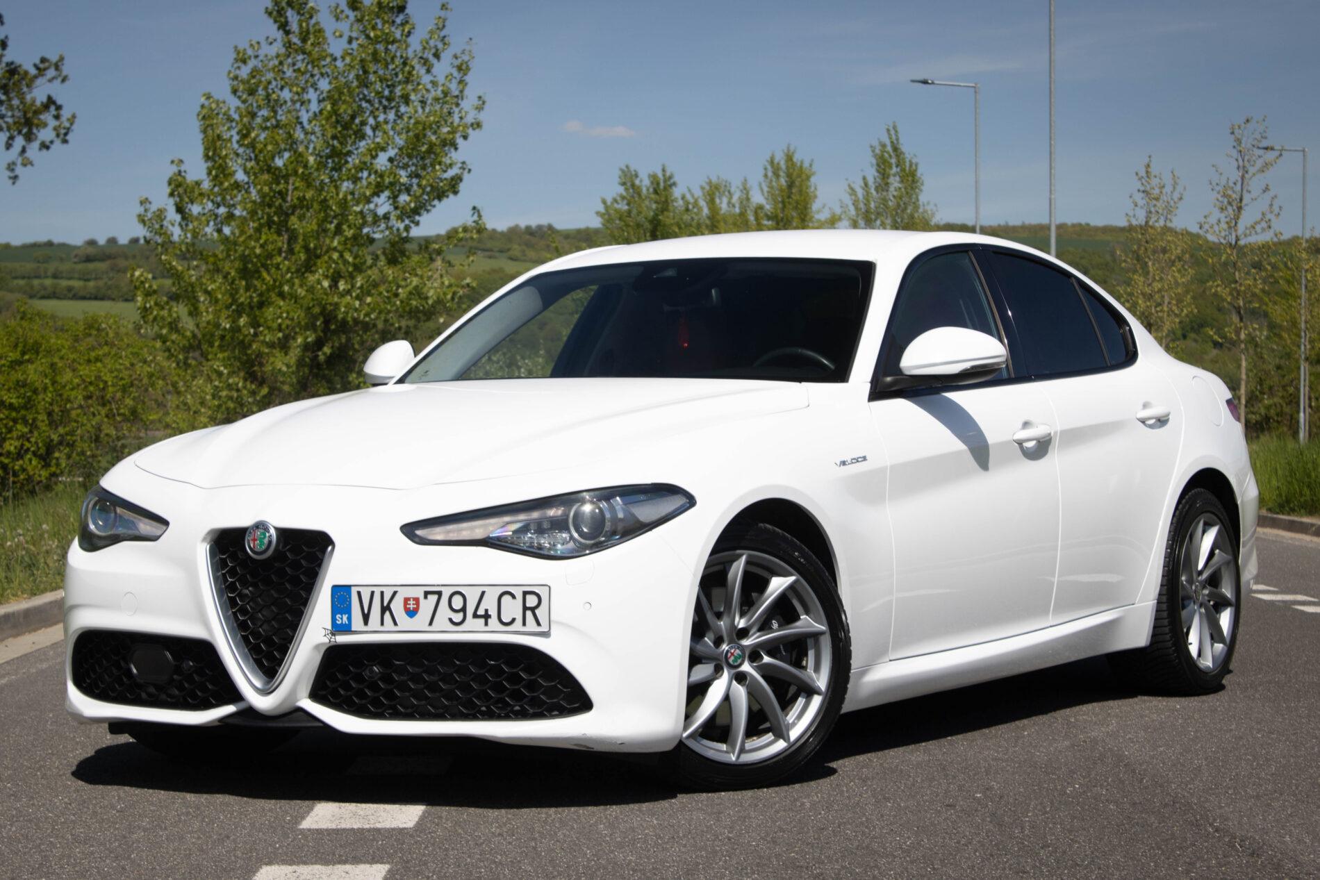 2017 Alfa Romeo Giulia, bílá sedan, 233 000 km