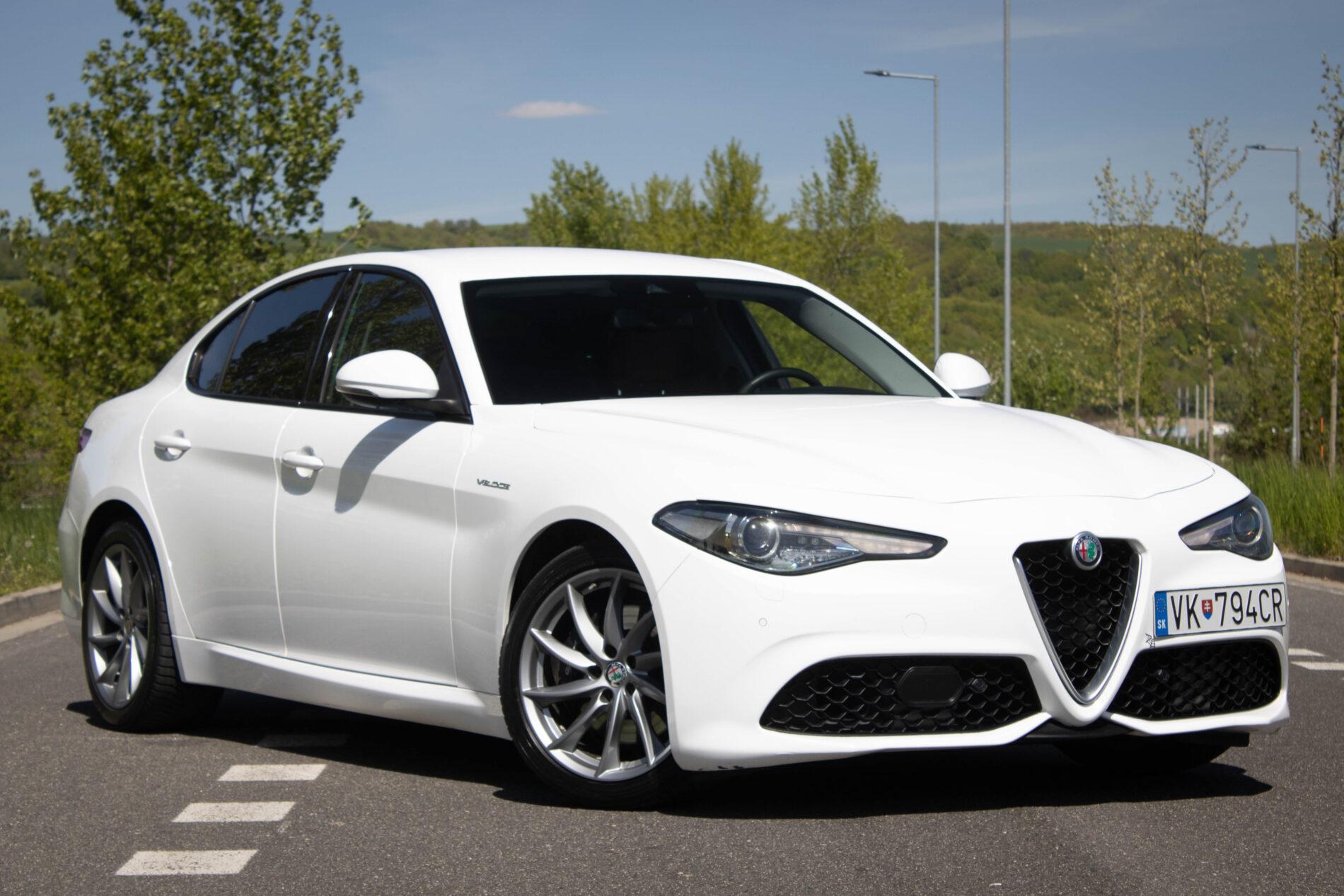 2017 Alfa Romeo Giulia, bílá sedan, 233 000 km