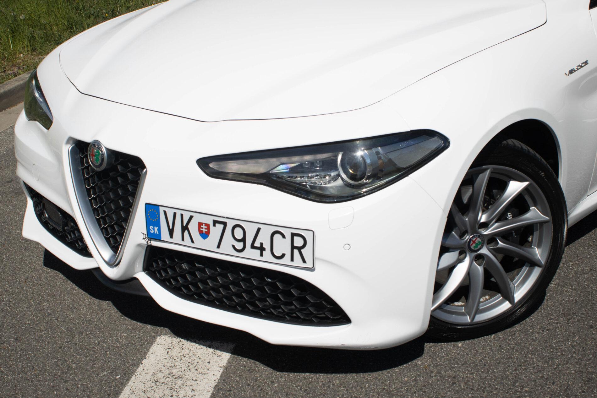 2017 Alfa Romeo Giulia, bílá sedan, 233 000 km