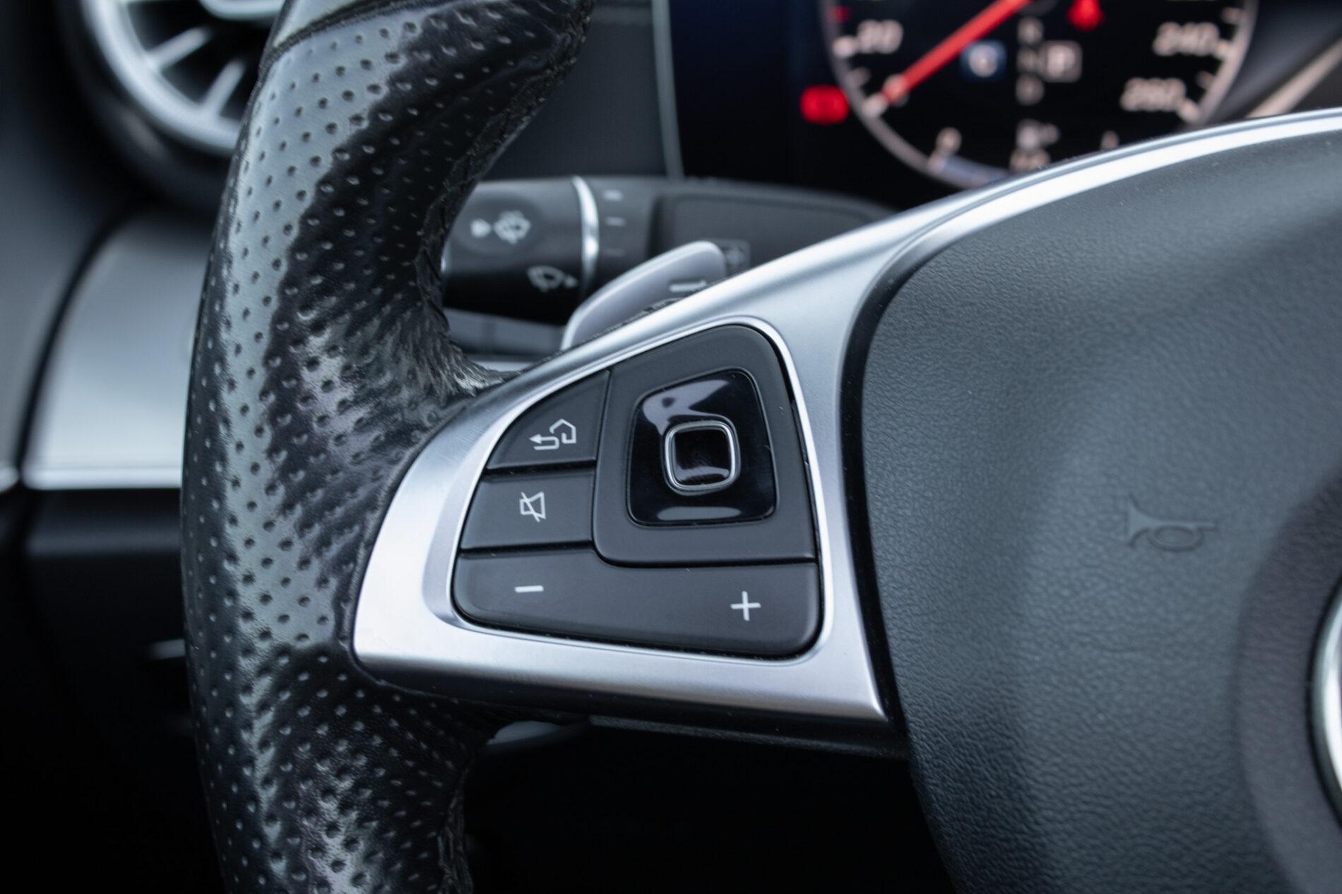 2018 Mercedes-Benz E 400, černá kabriolet, 73 600 km