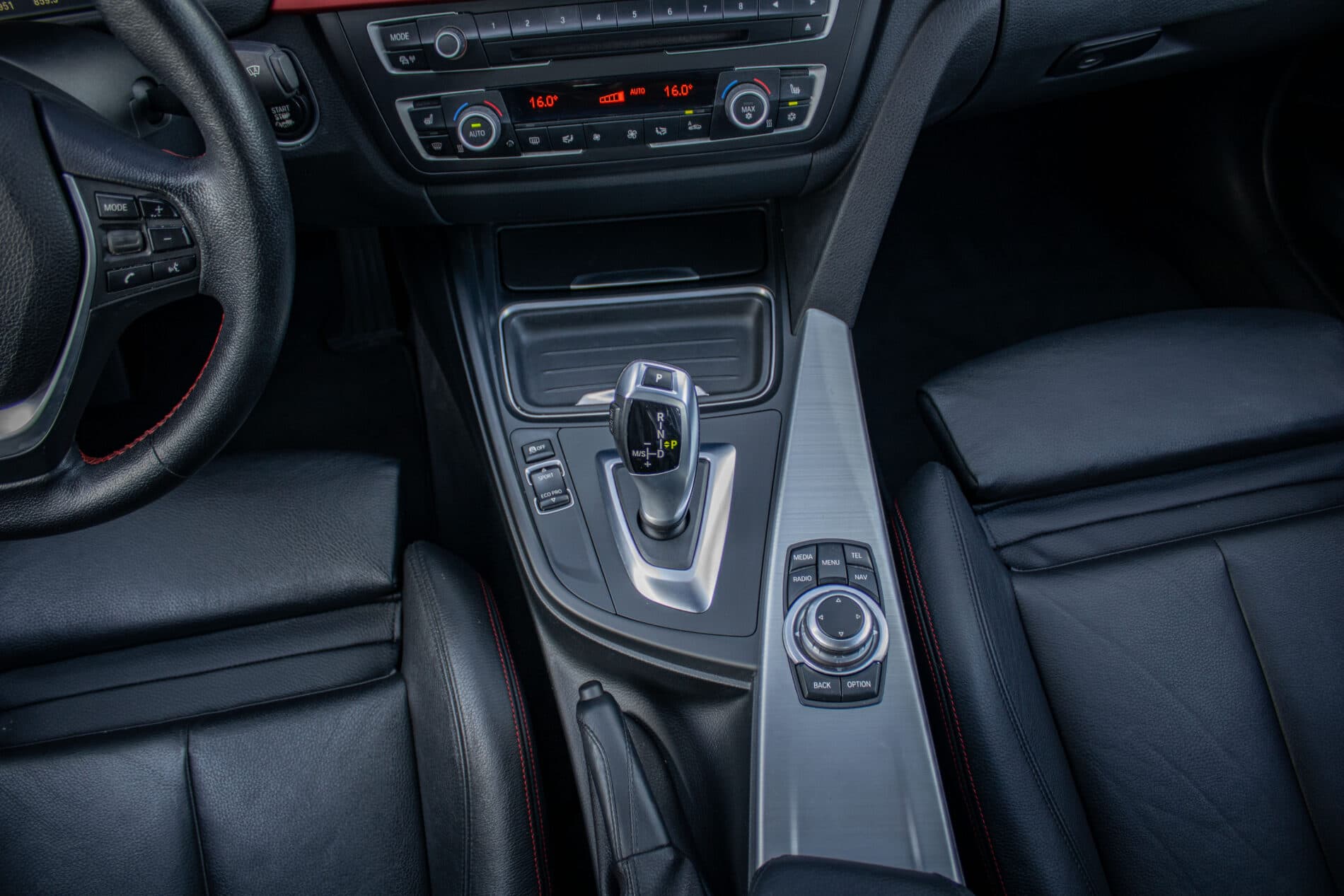 2012 BMW 328i, černá sedan, 138 951 km
