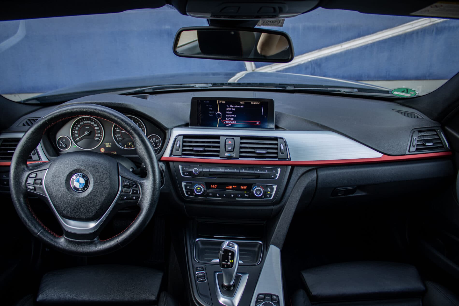 2012 BMW 328i, černá sedan, 138 951 km