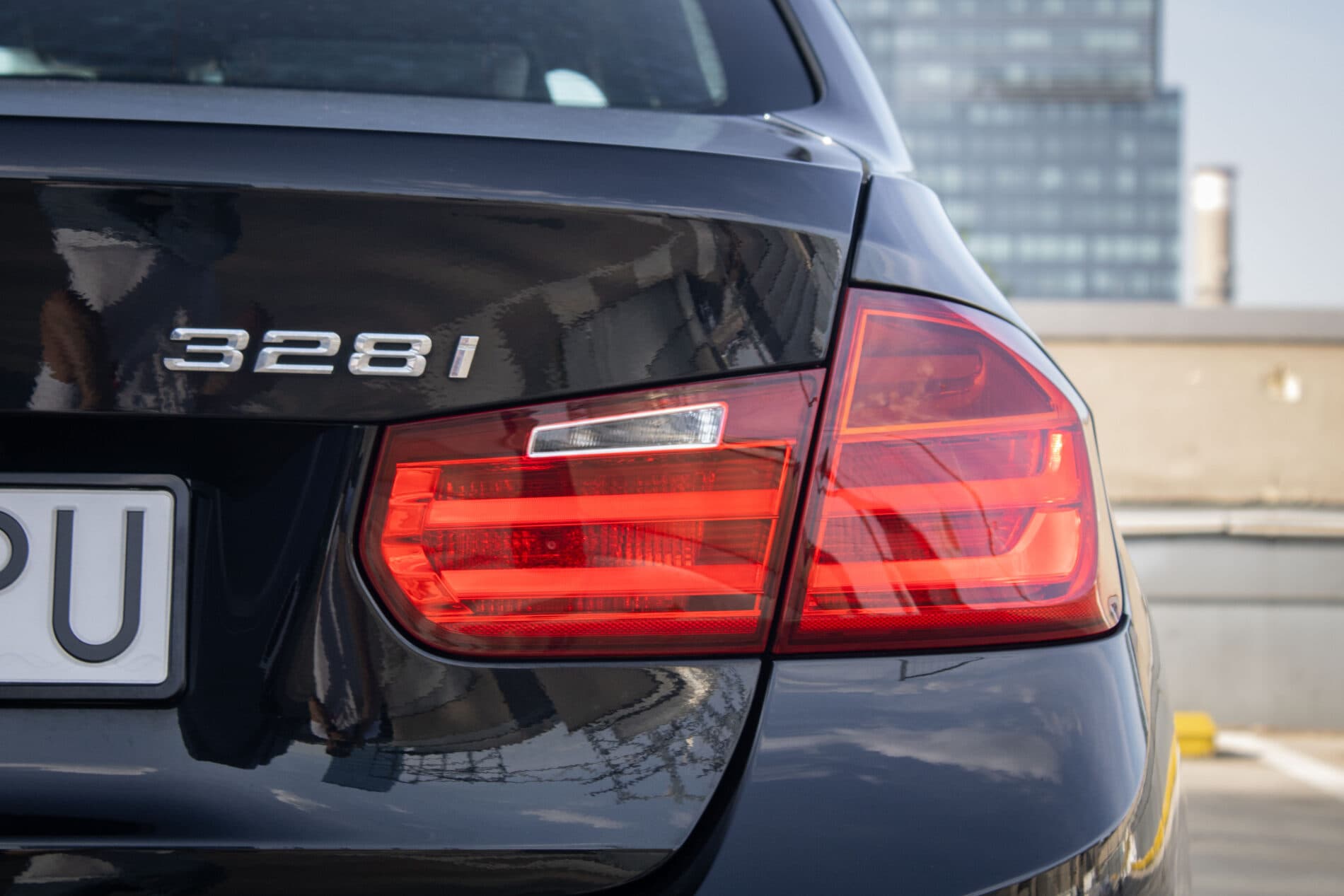 2012 BMW 328i, černá sedan, 138 951 km