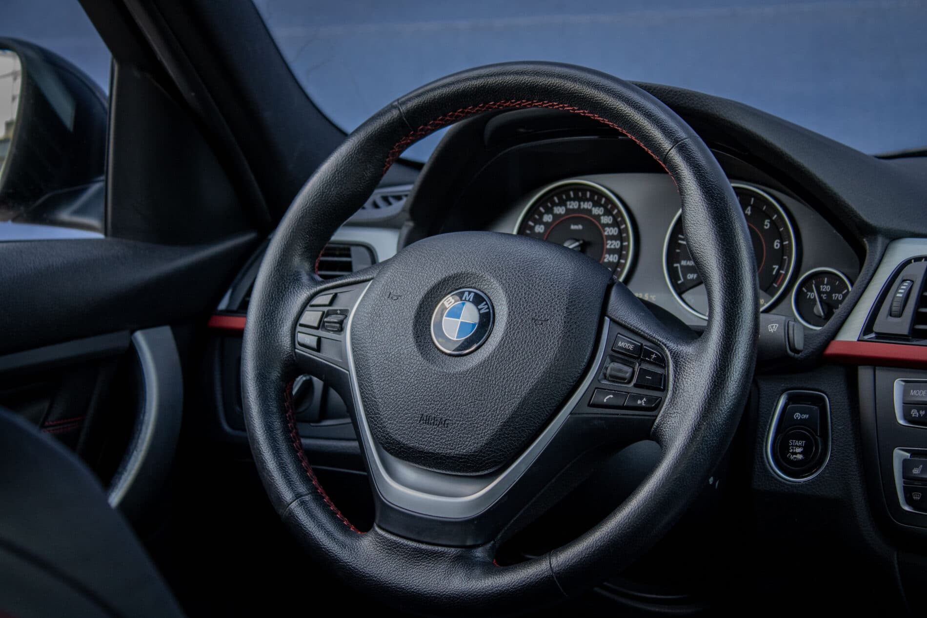 2012 BMW 328i, černá sedan, 138 951 km