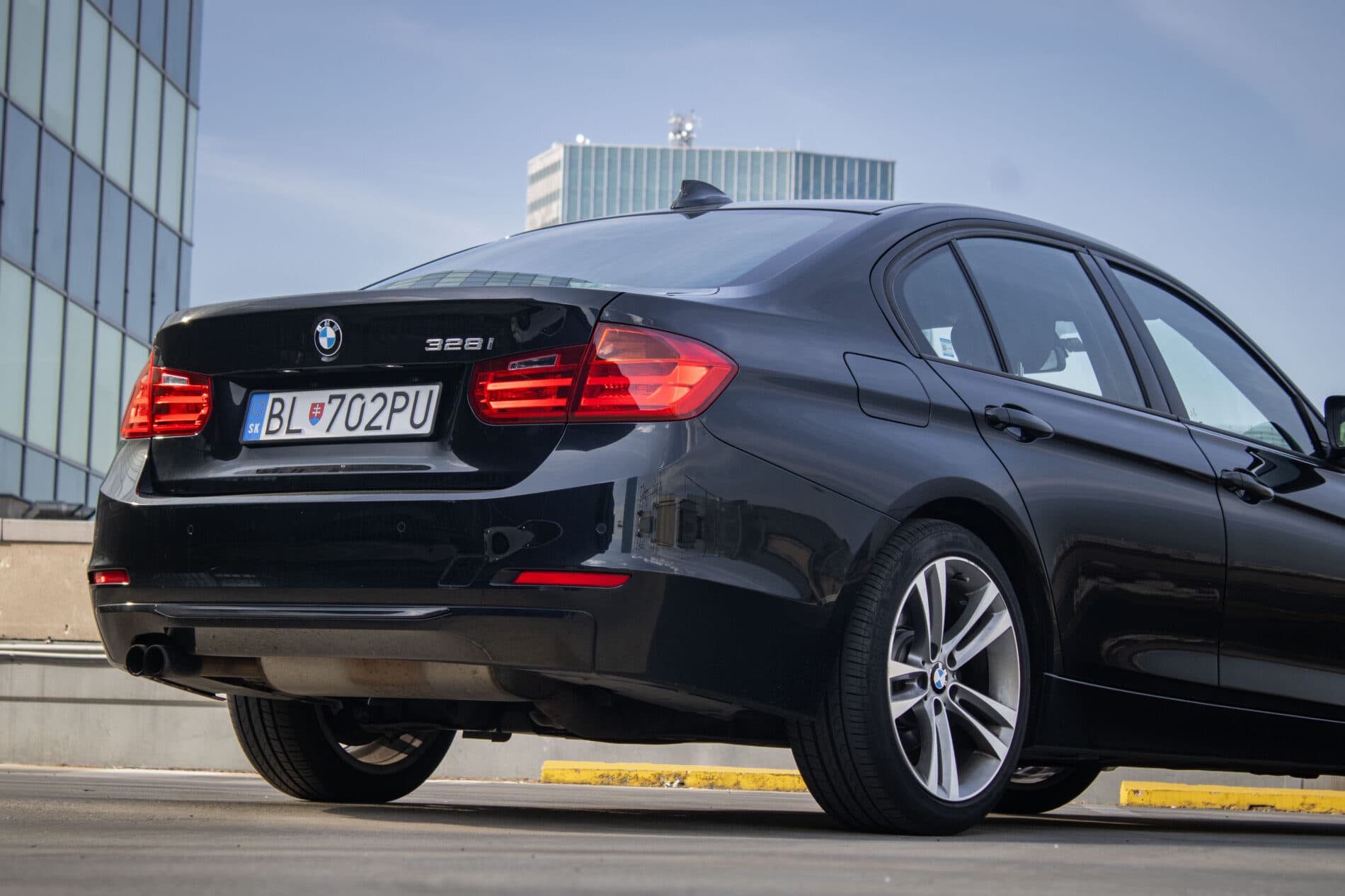 2012 BMW 328i, černá sedan, 138 951 km
