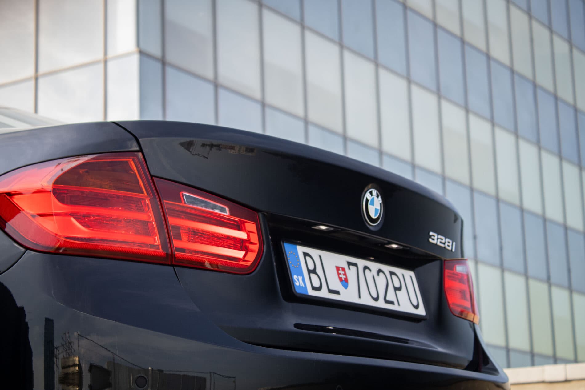 2012 BMW 328i, černá sedan, 138 951 km