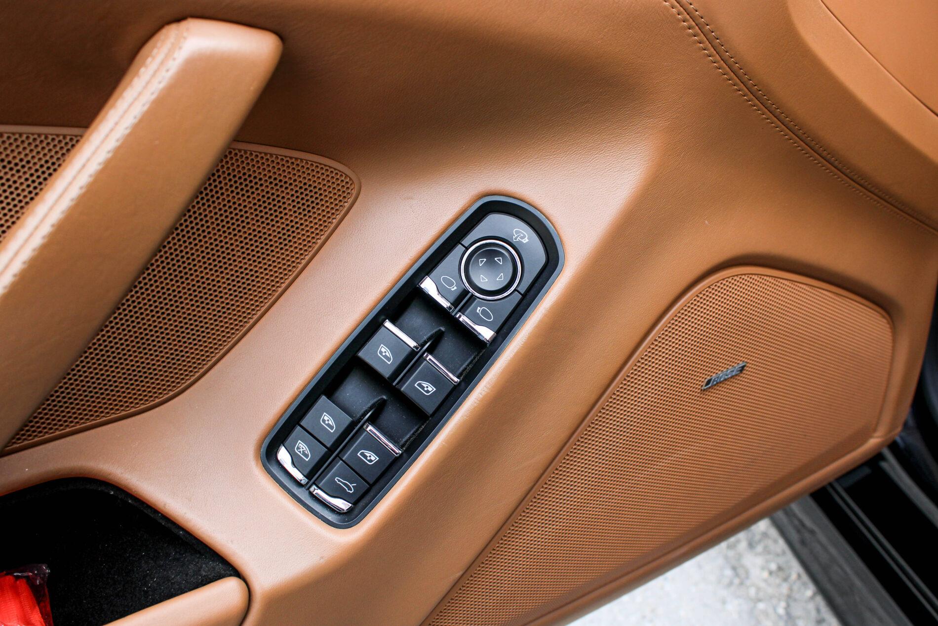 2010 Porsche Panamera S / 4S, černá sedan, 264 126 km