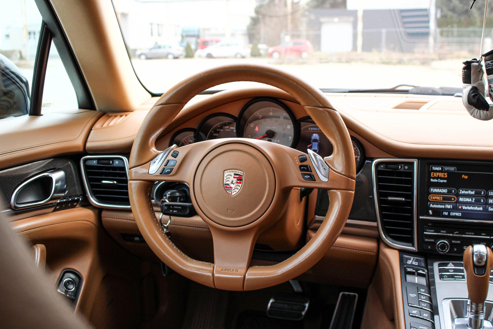 2010 Porsche Panamera S / 4S, černá sedan, 264 126 km