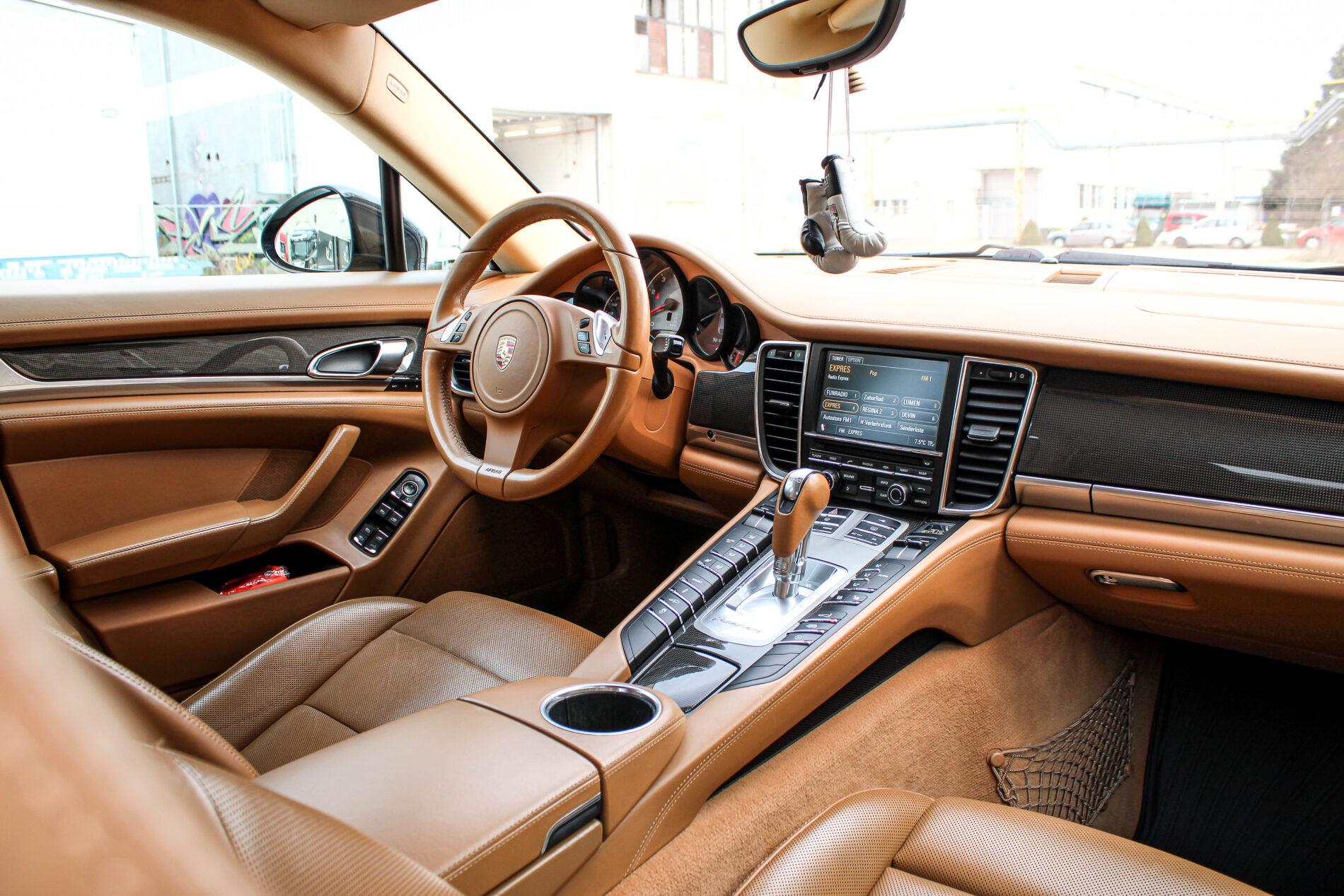 2010 Porsche Panamera S / 4S, černá sedan, 264 126 km