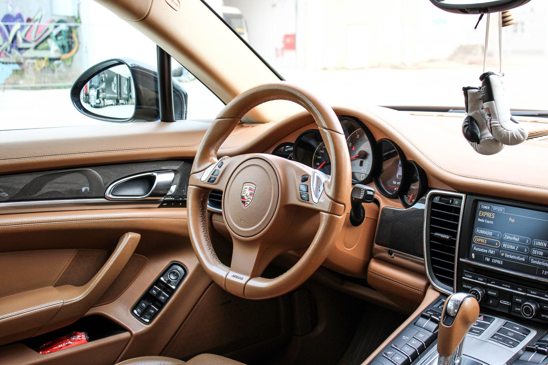 2010 Porsche Panamera S / 4S, černá sedan, 264 126 km