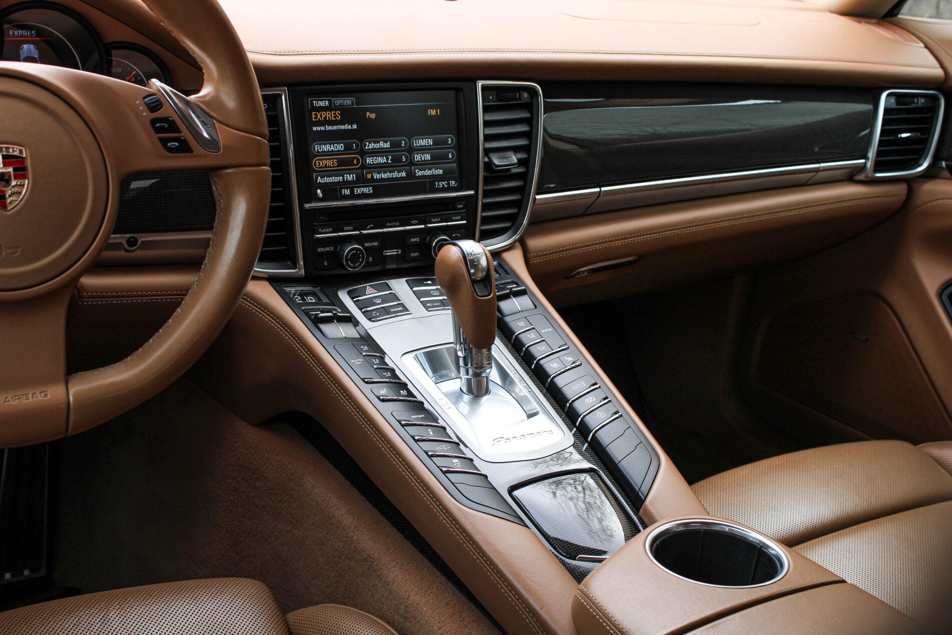2010 Porsche Panamera S / 4S, černá sedan, 264 126 km