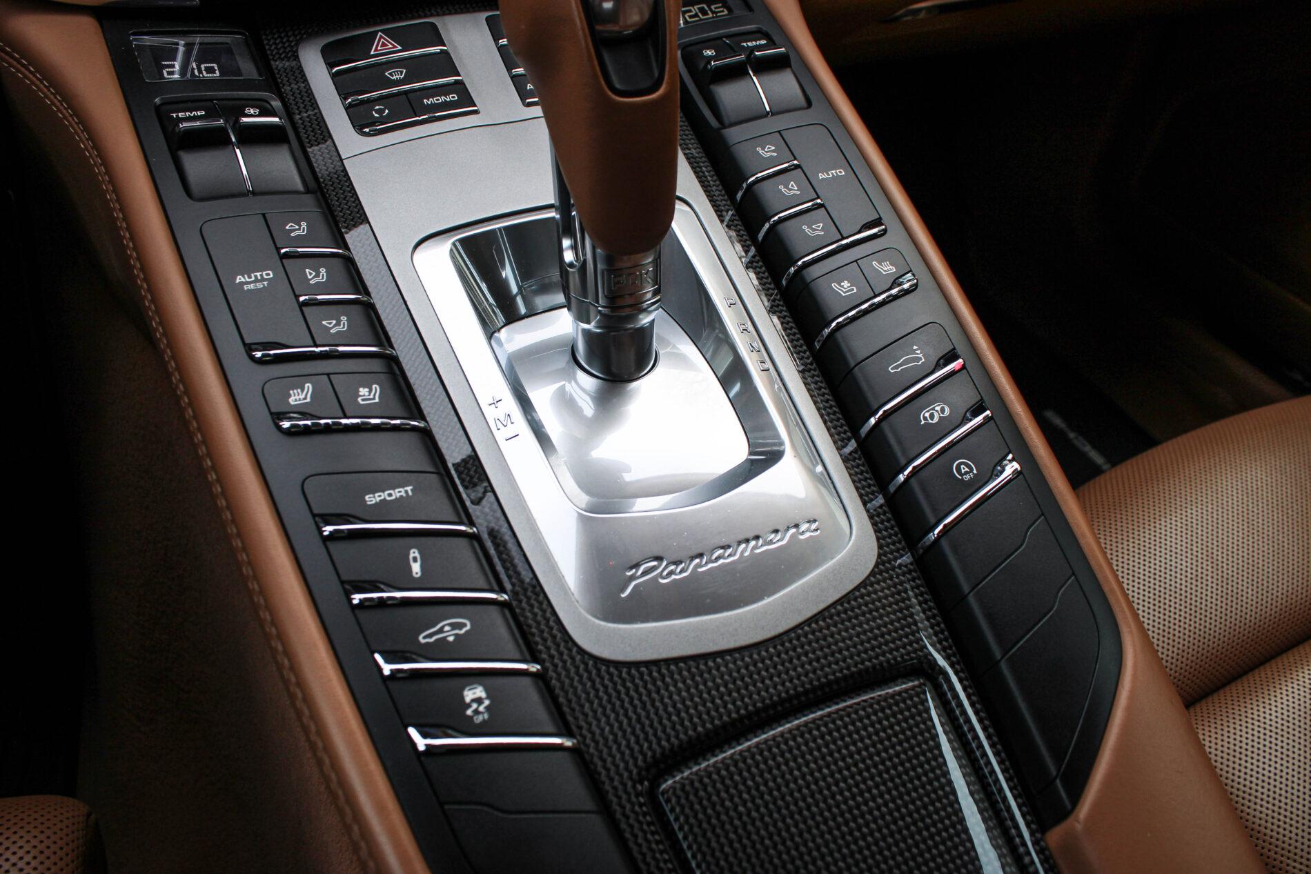 2010 Porsche Panamera S / 4S, černá sedan, 264 126 km