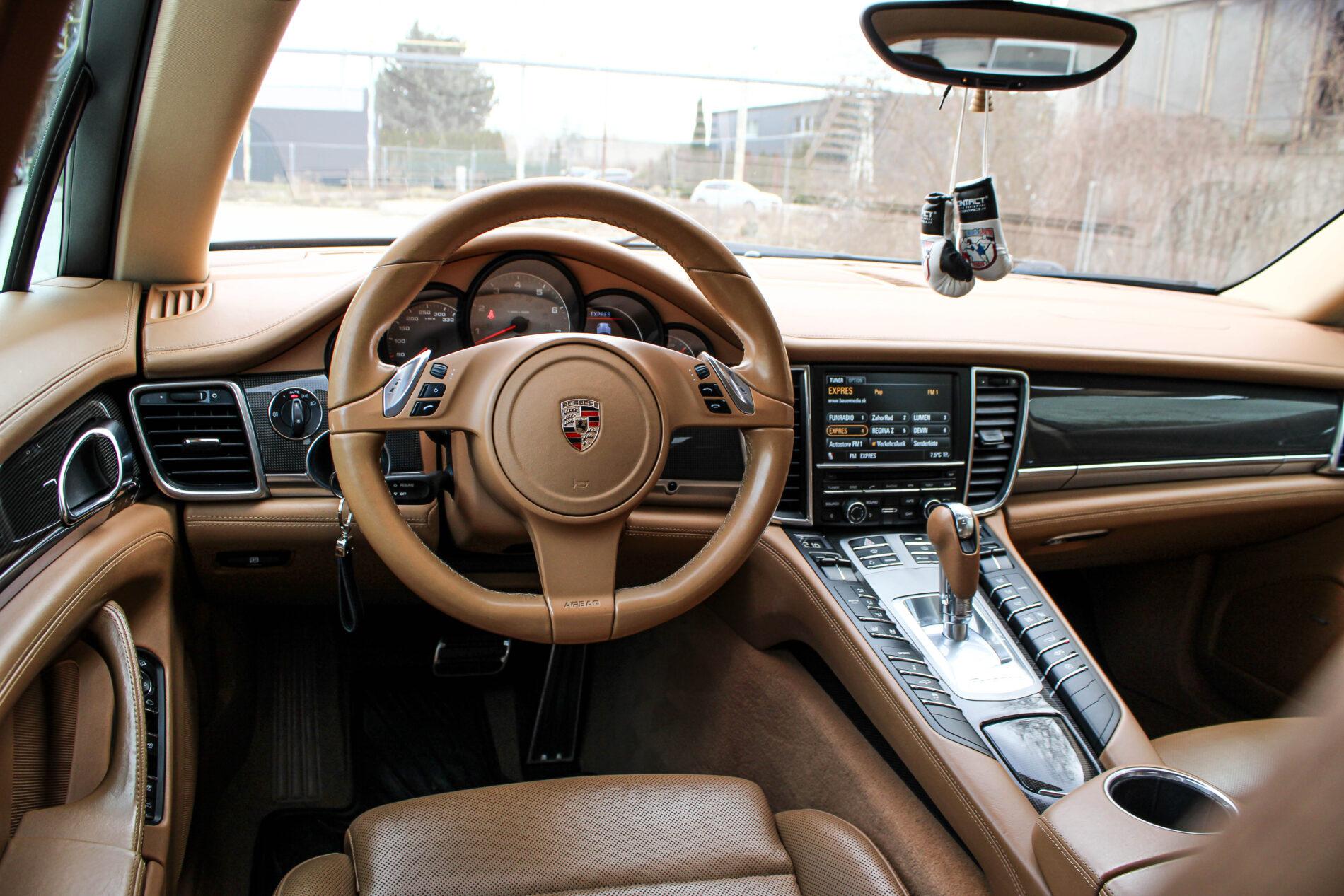 2010 Porsche Panamera S / 4S, černá sedan, 264 126 km