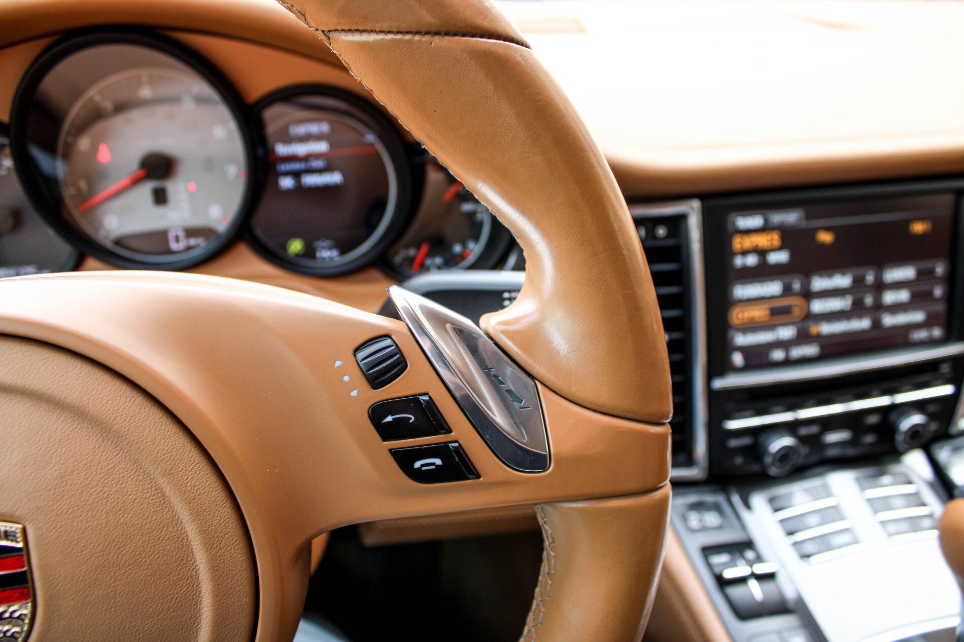 2010 Porsche Panamera S / 4S, černá sedan, 264 126 km
