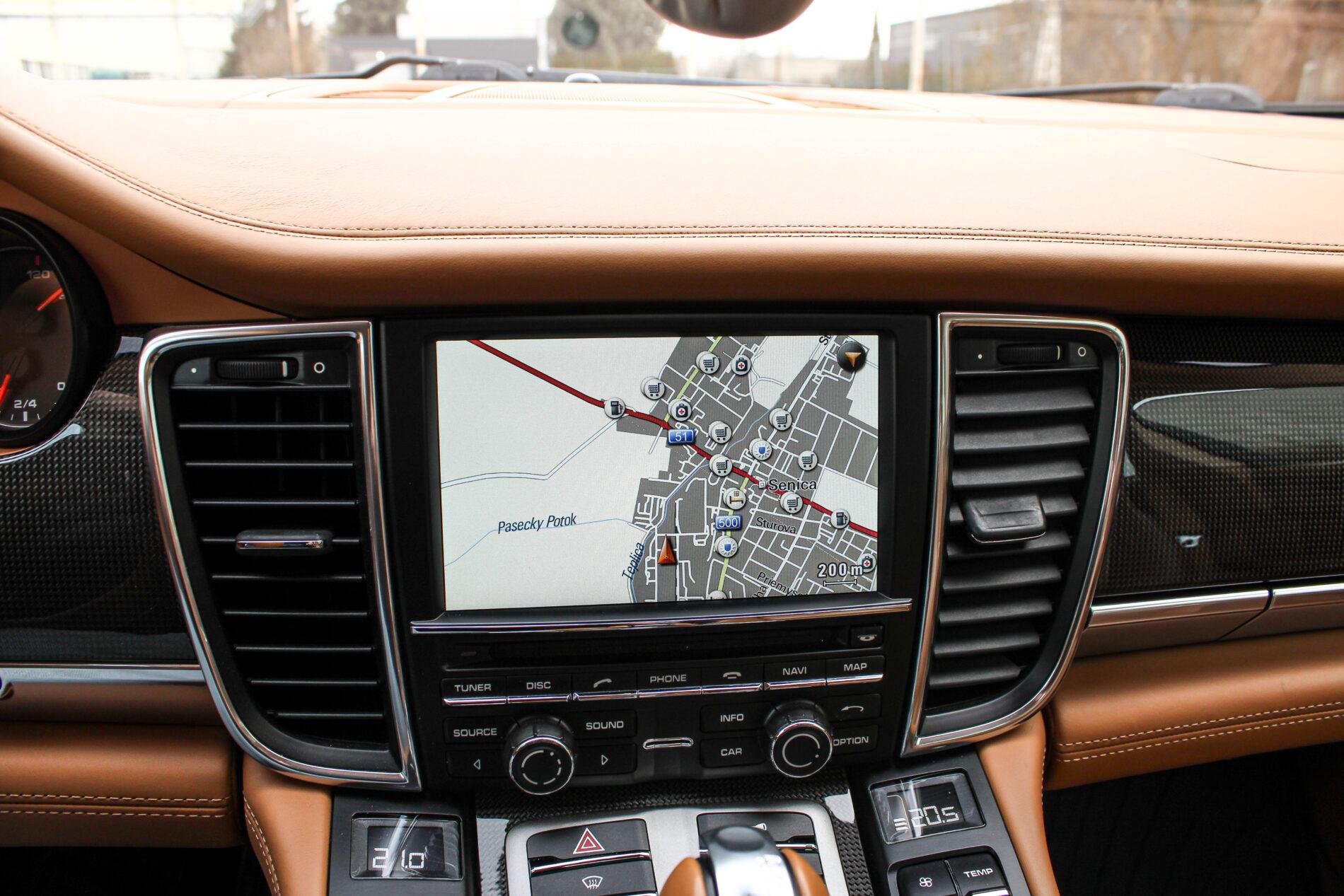 2010 Porsche Panamera S / 4S, černá sedan, 264 126 km