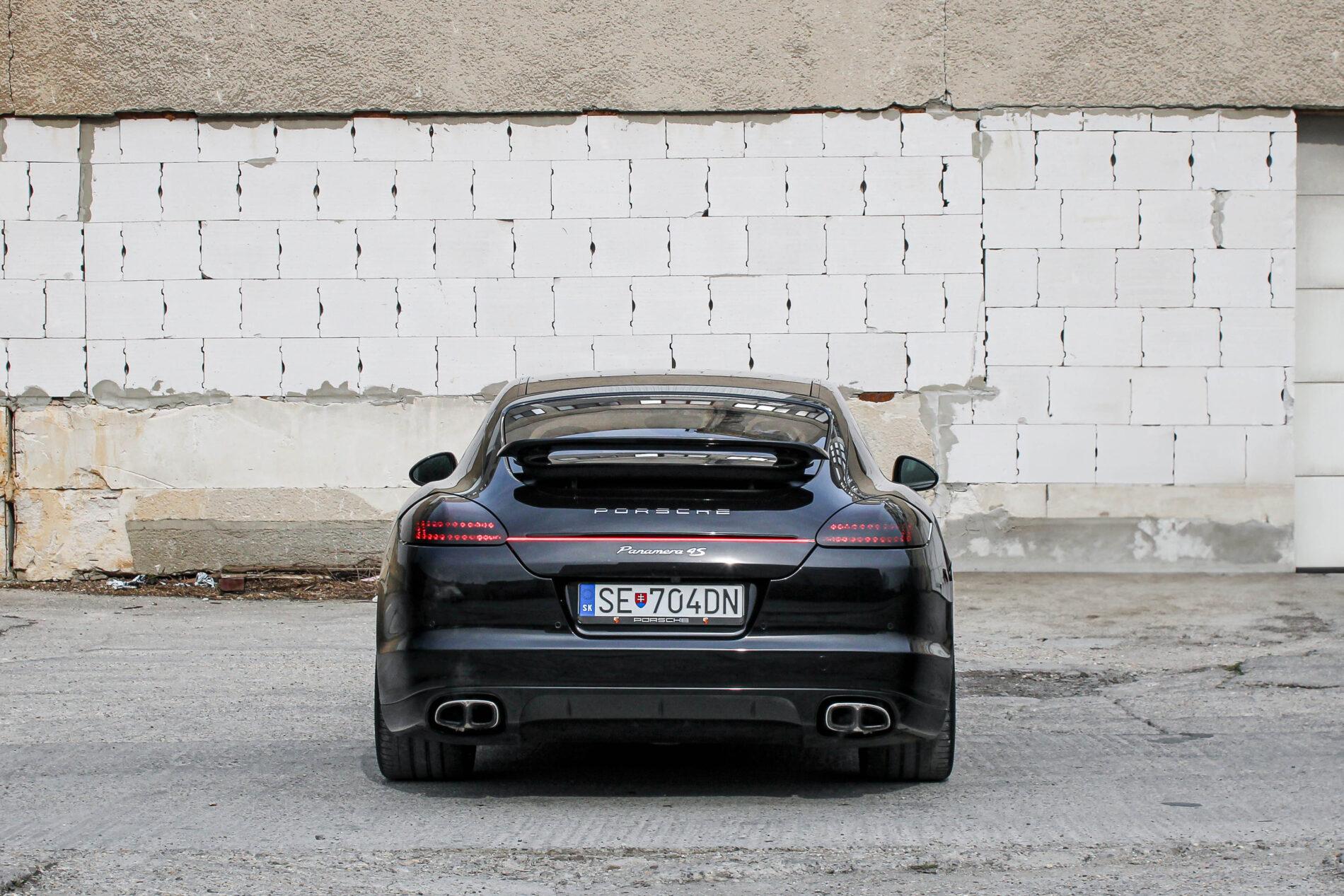 2010 Porsche Panamera S / 4S, černá sedan, 264 126 km