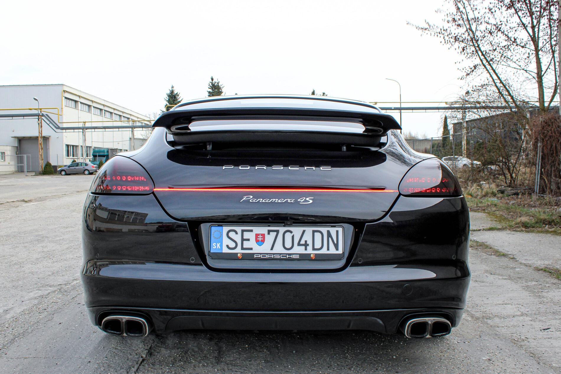 2010 Porsche Panamera S / 4S, černá sedan, 264 126 km