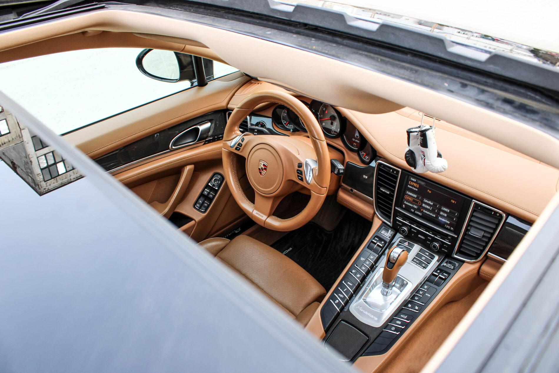 2010 Porsche Panamera S / 4S, černá sedan, 264 126 km