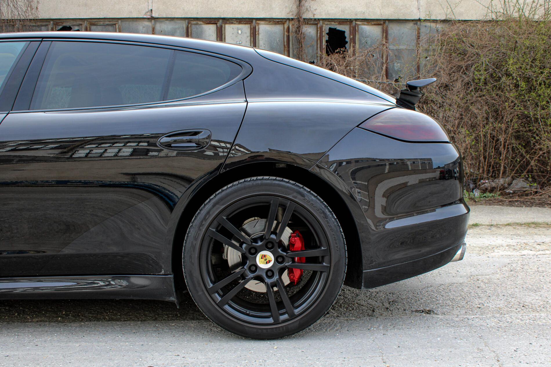 2010 Porsche Panamera S / 4S, černá sedan, 264 126 km
