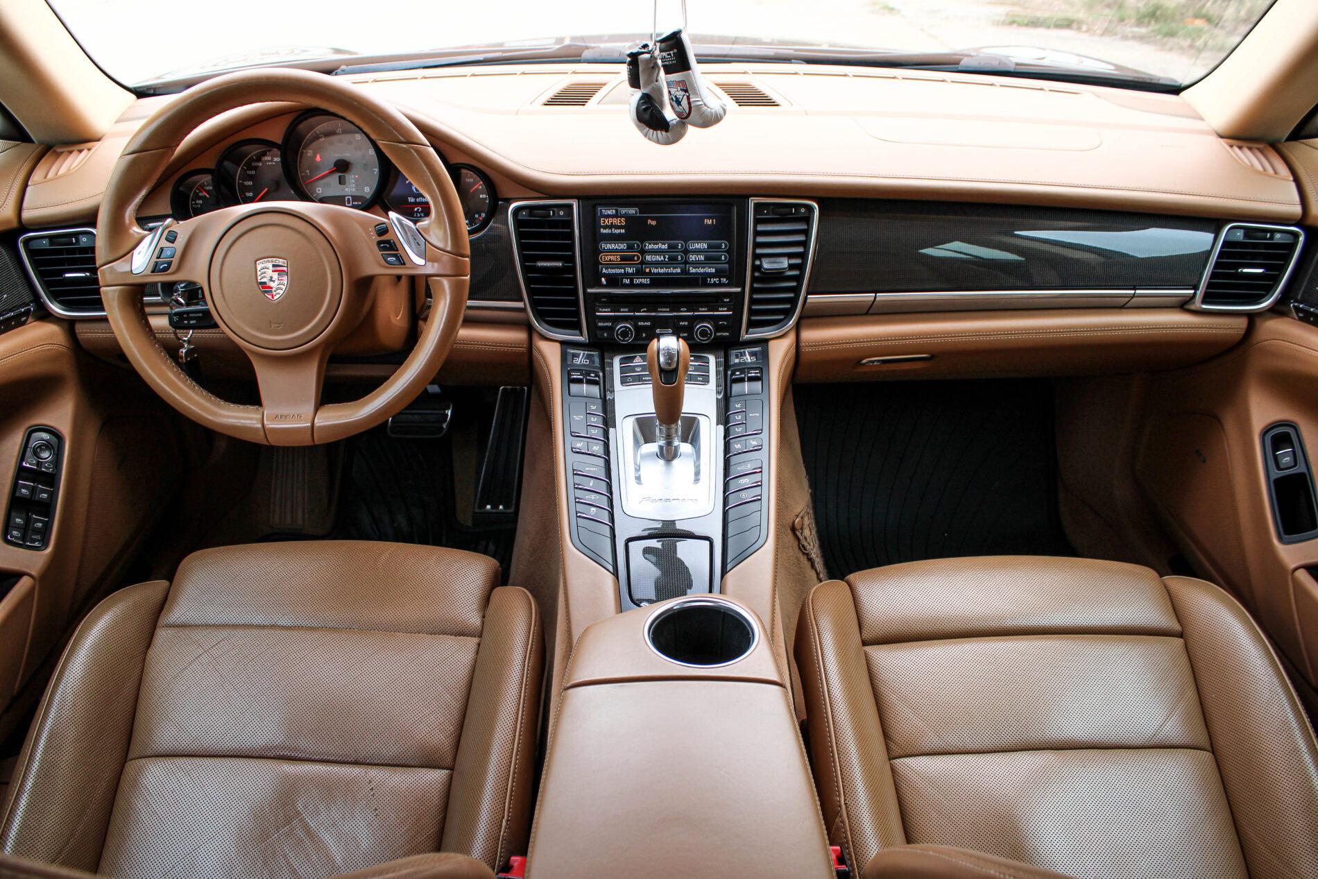 2010 Porsche Panamera S / 4S, černá sedan, 264 126 km