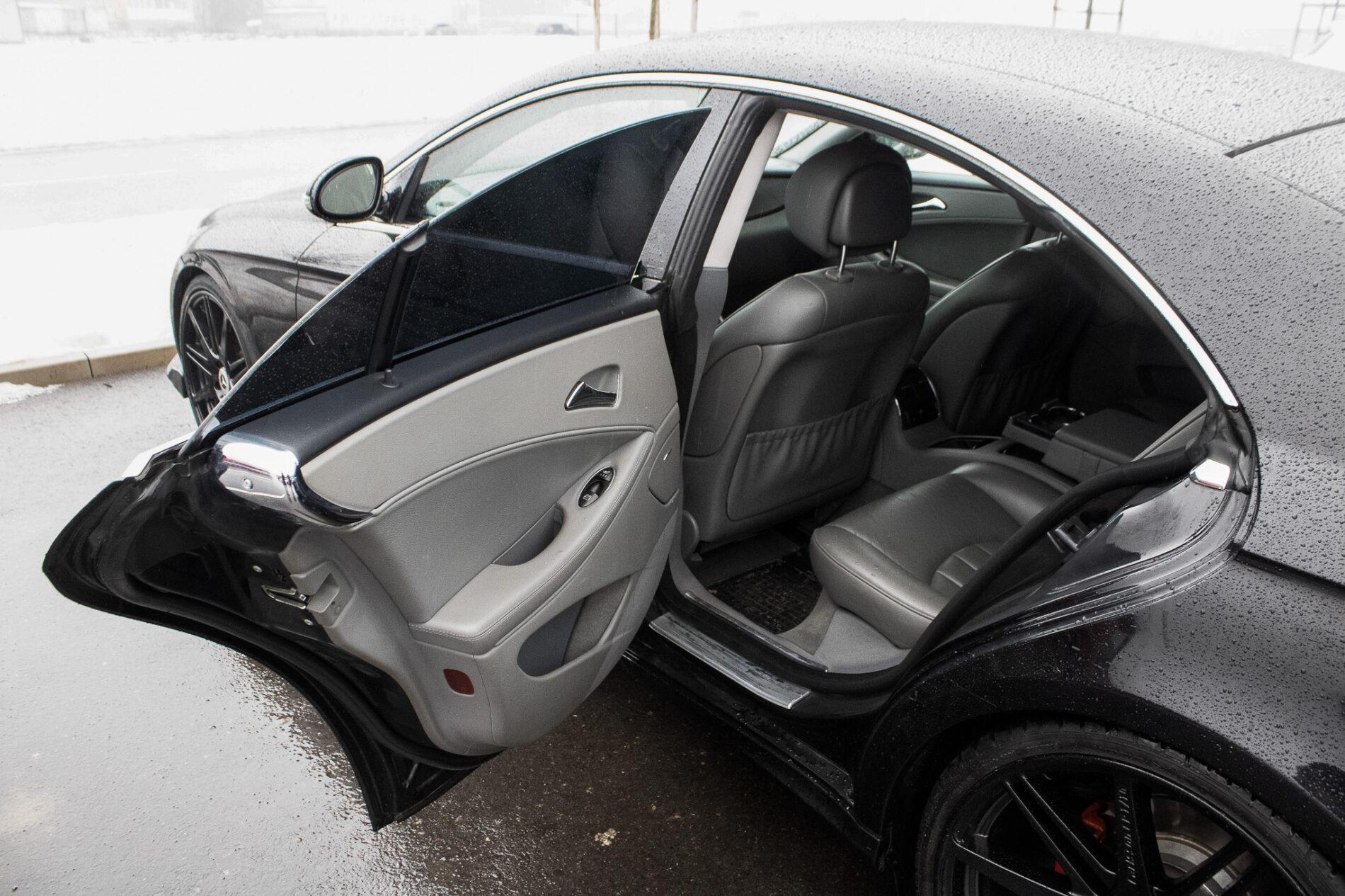 2005 Mercedes-Benz CLS 350, černá sedan, 190 126 km