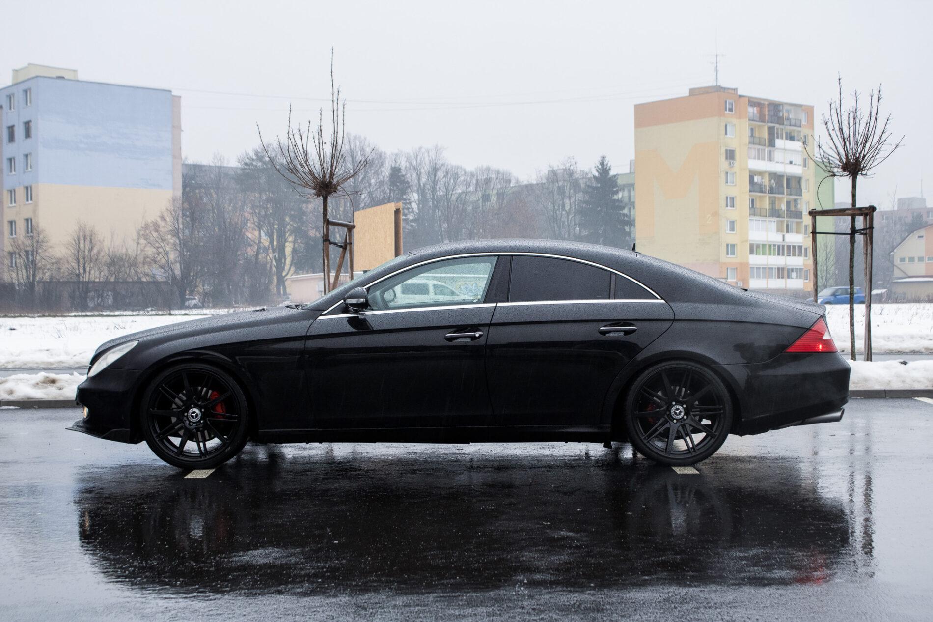 2005 Mercedes-Benz CLS 350, černá sedan, 190 126 km