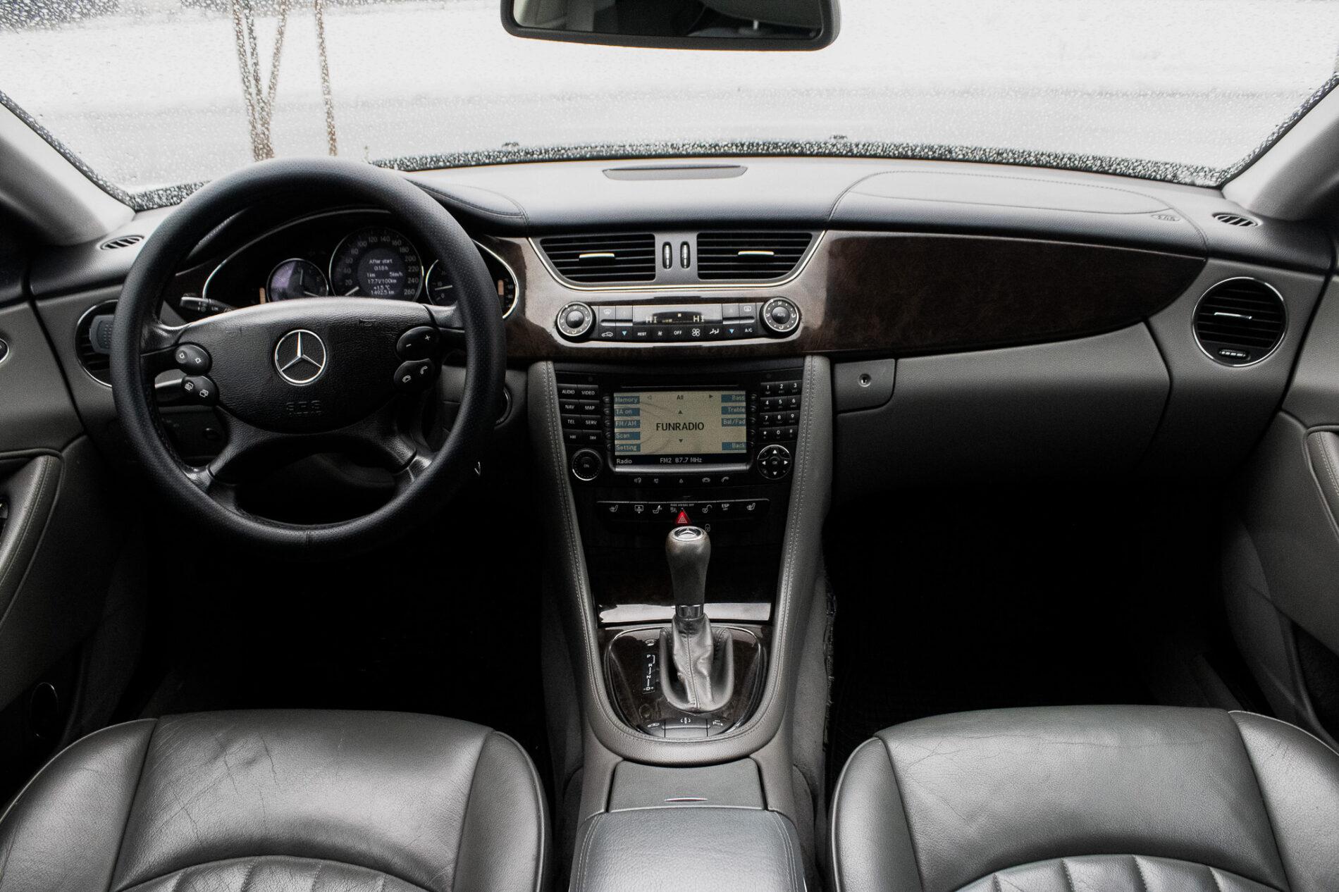 2005 Mercedes-Benz CLS 350, černá sedan, 190 126 km