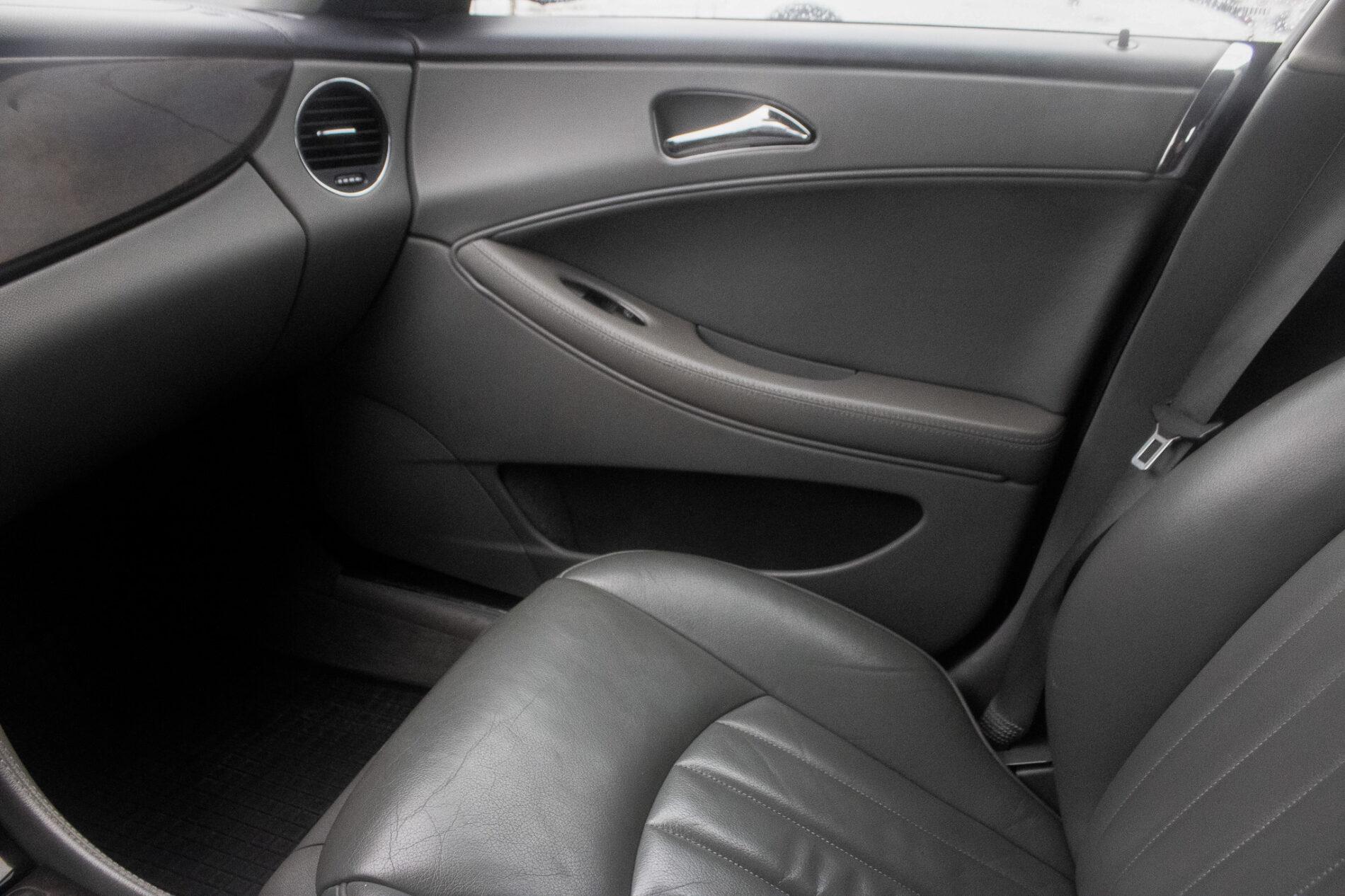 2005 Mercedes-Benz CLS 350, černá sedan, 190 126 km