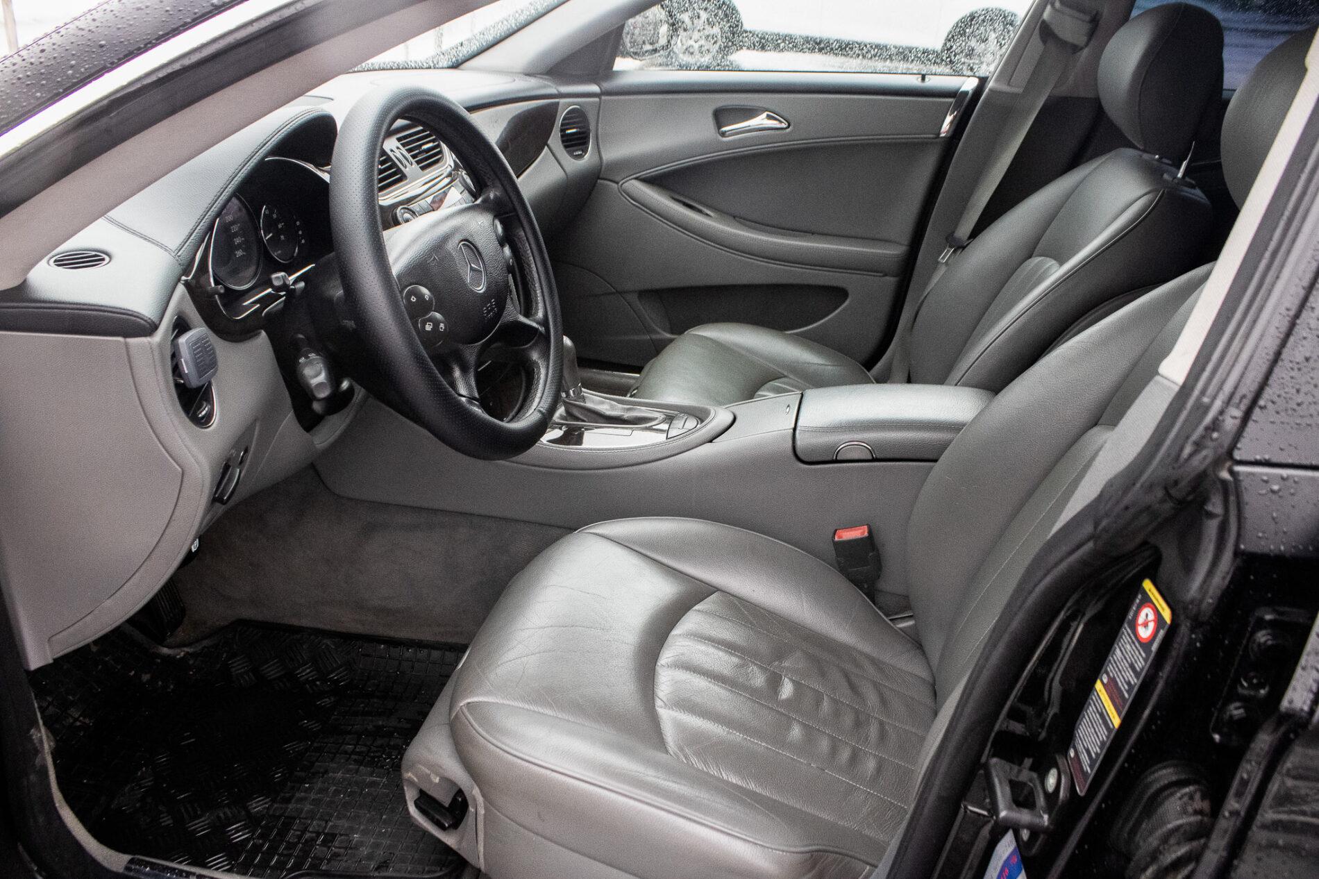 2005 Mercedes-Benz CLS 350, černá sedan, 190 126 km