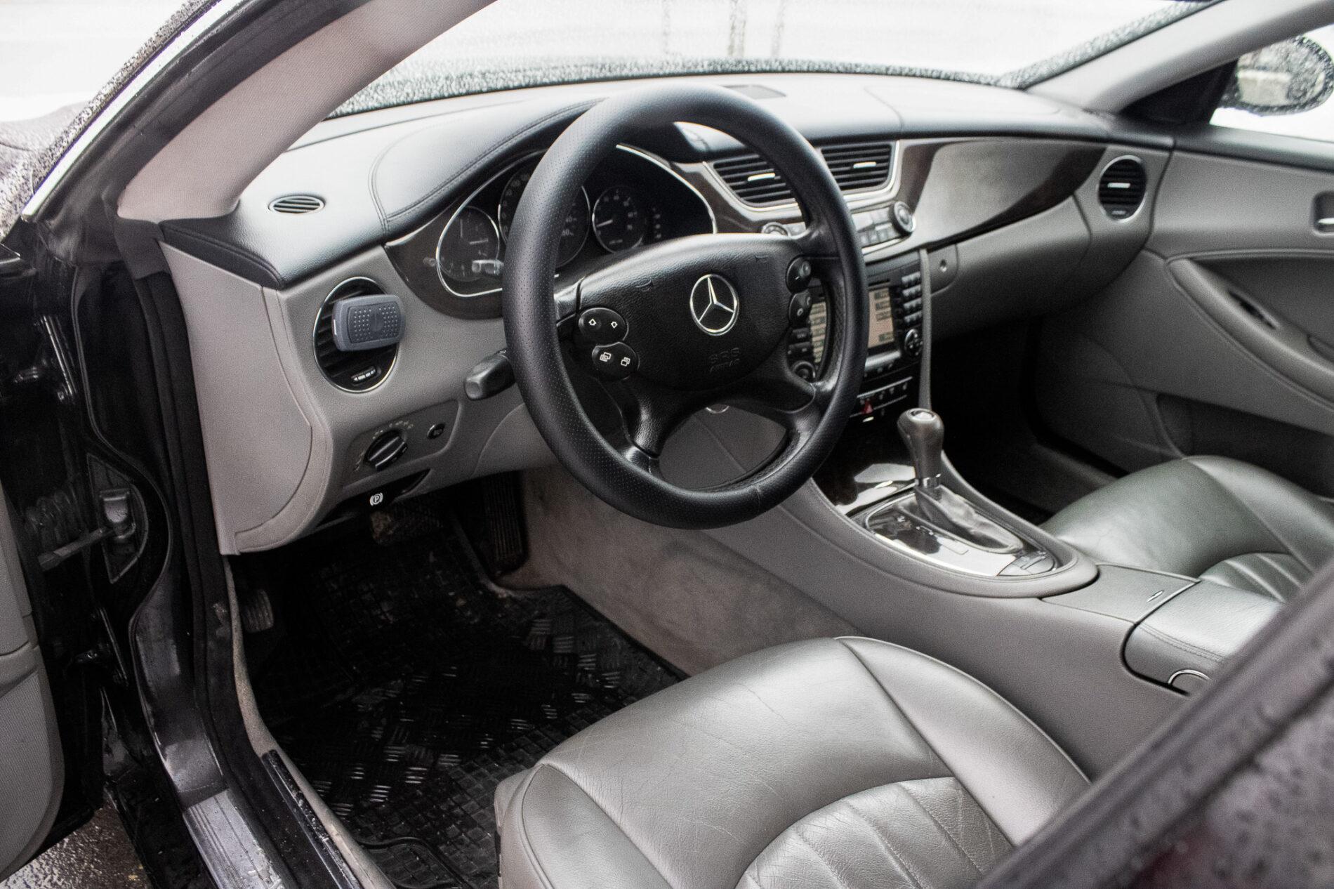 2005 Mercedes-Benz CLS 350, černá sedan, 190 126 km